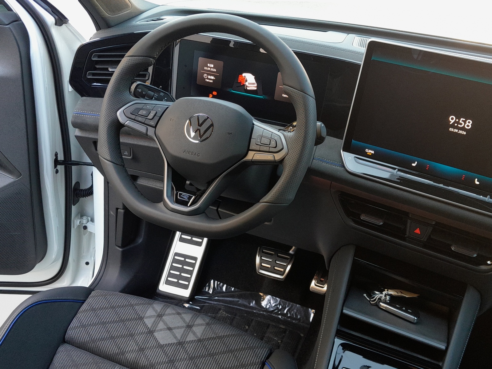 VW Tiguan 2.0 TDI SCR R-Line 4Motion DSG-image-8