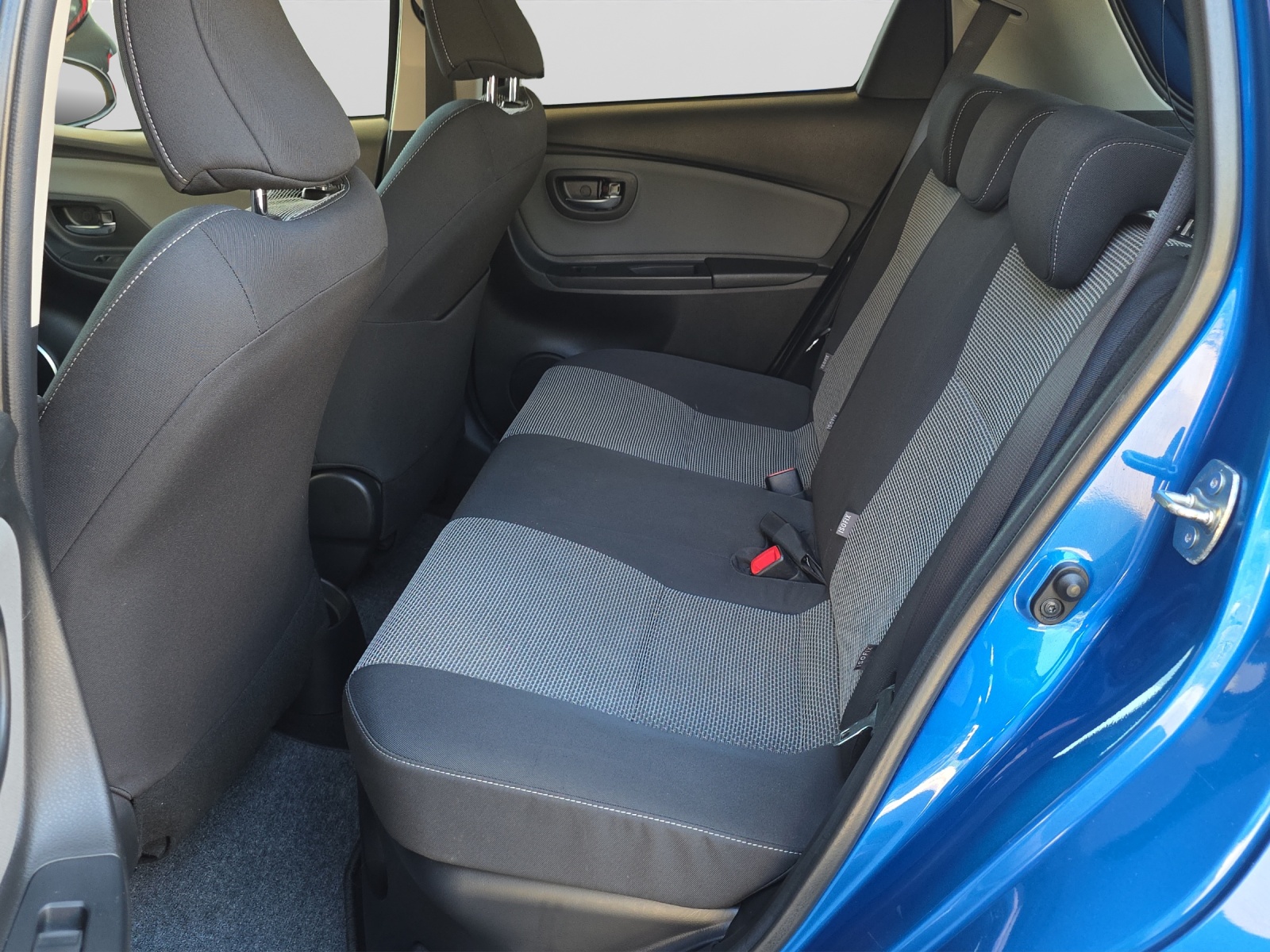 TOYOTA Yaris 1.5 VVT-i HSD Trend-image-12