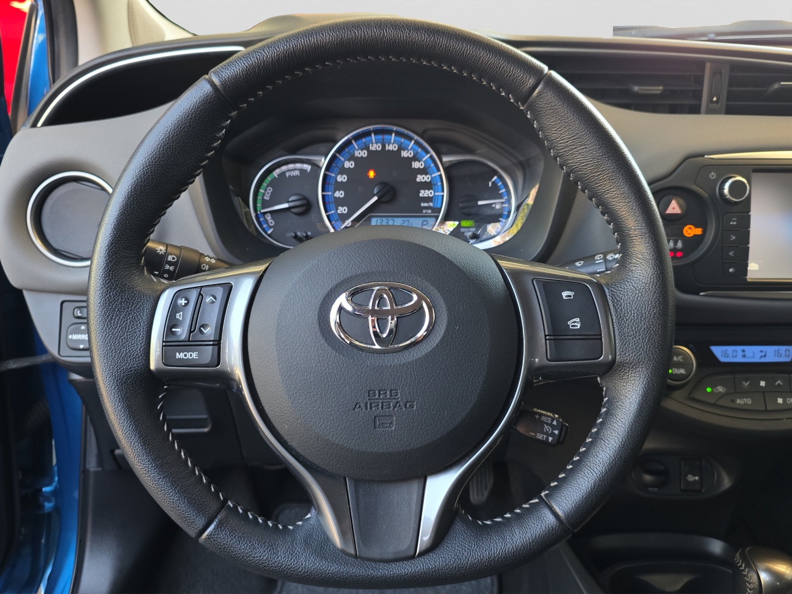 TOYOTA Yaris 1.5 VVT-i HSD Trend-image-9