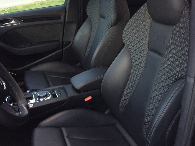 AUDI 2.5 T FSI quattro S-Tronic-image-4