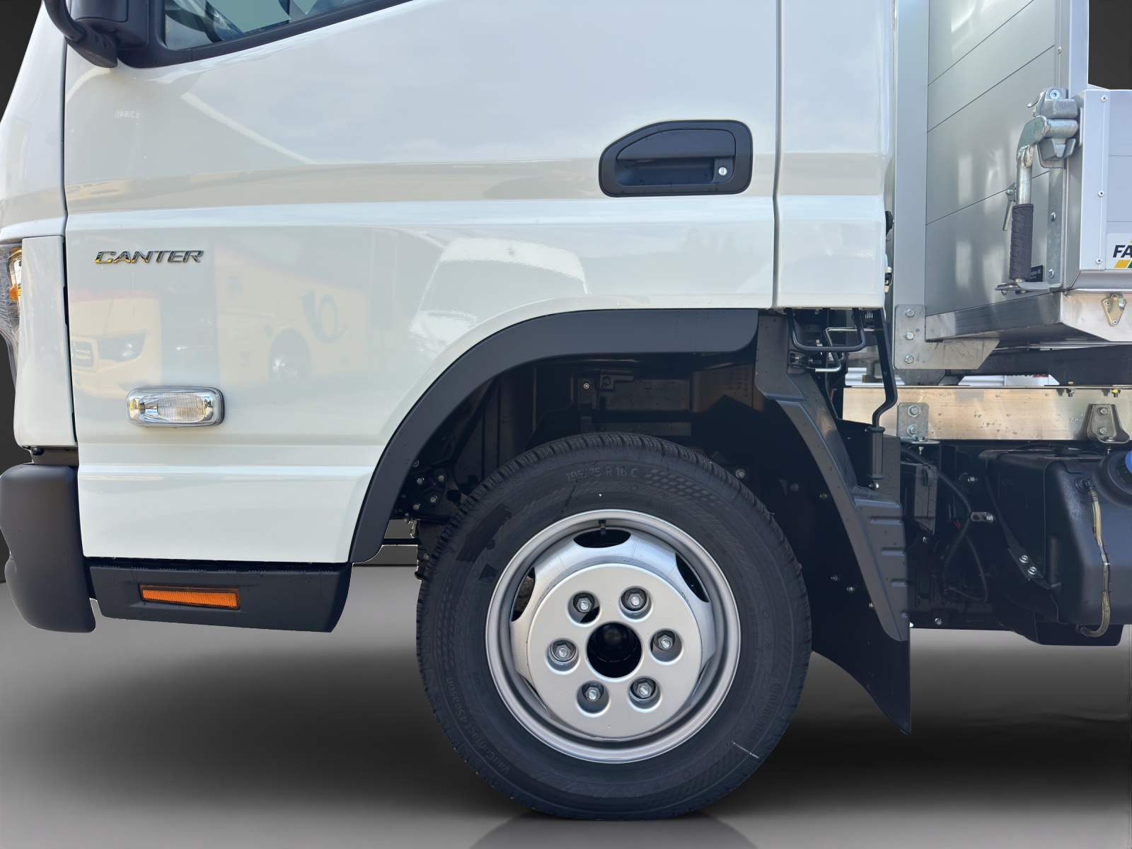 MITSUBISHI FUSO Canter 3C15-image-10