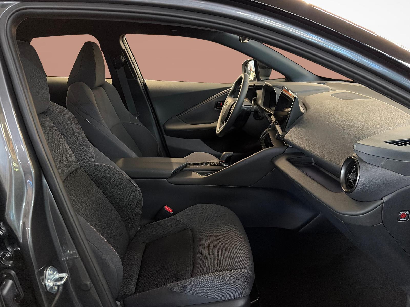 TOYOTA C-HR 2.0 PHEV Swiss Edition-image-11