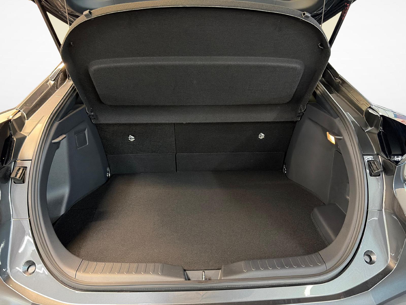 TOYOTA C-HR 2.0 PHEV Swiss Edition-image-13