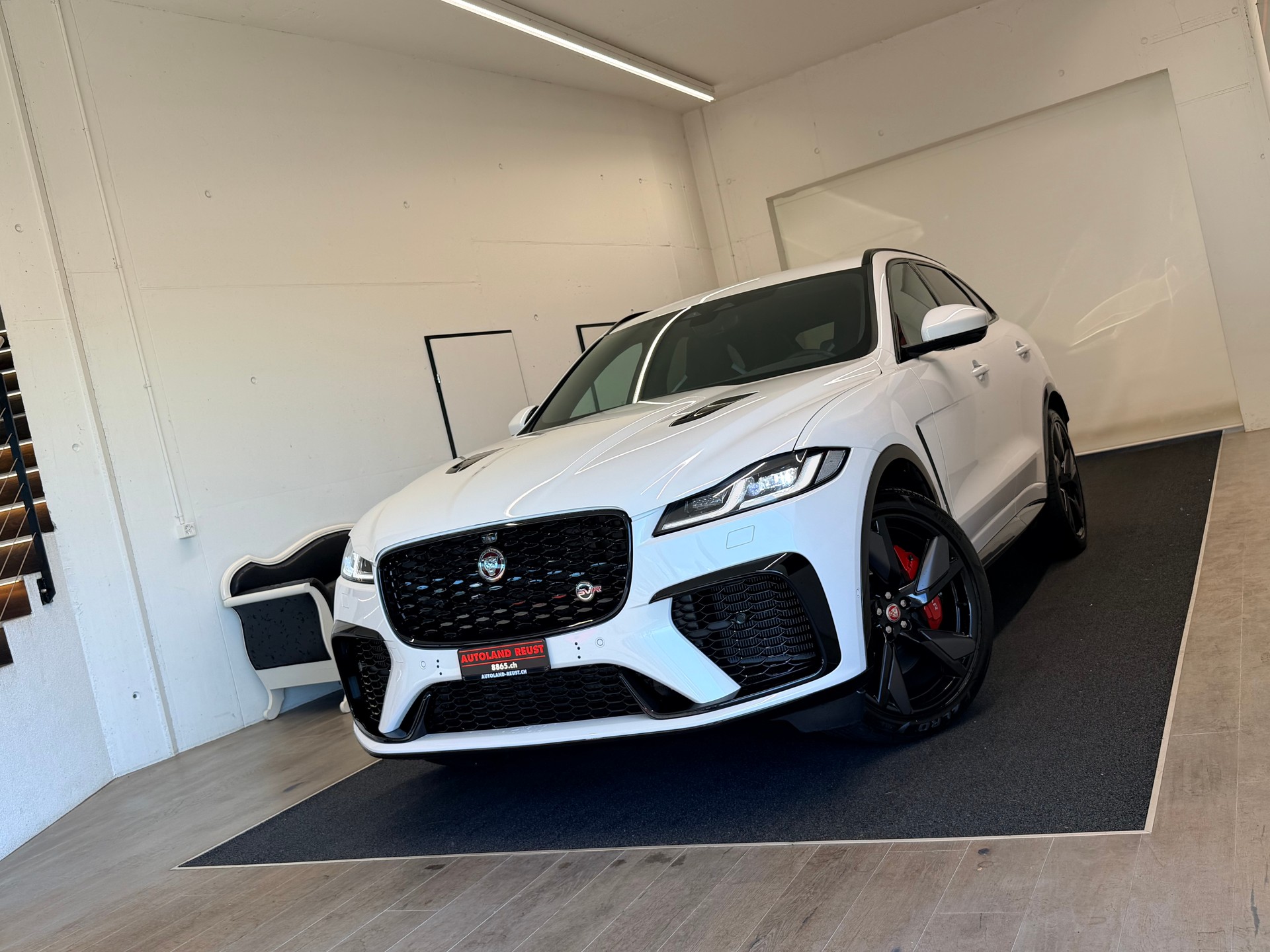 JAGUAR F-Pace 5.0 V8 SVR P550 AWD-image-4