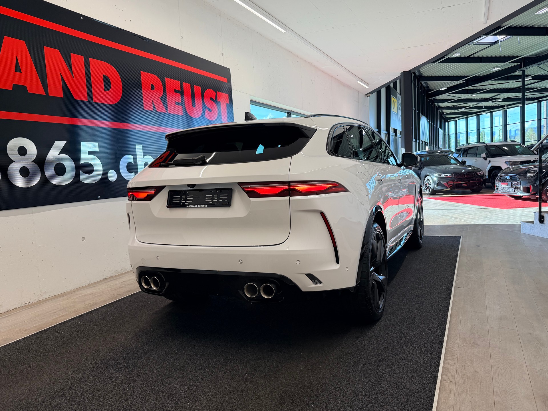 JAGUAR F-Pace 5.0 V8 SVR P550 AWD-image-7