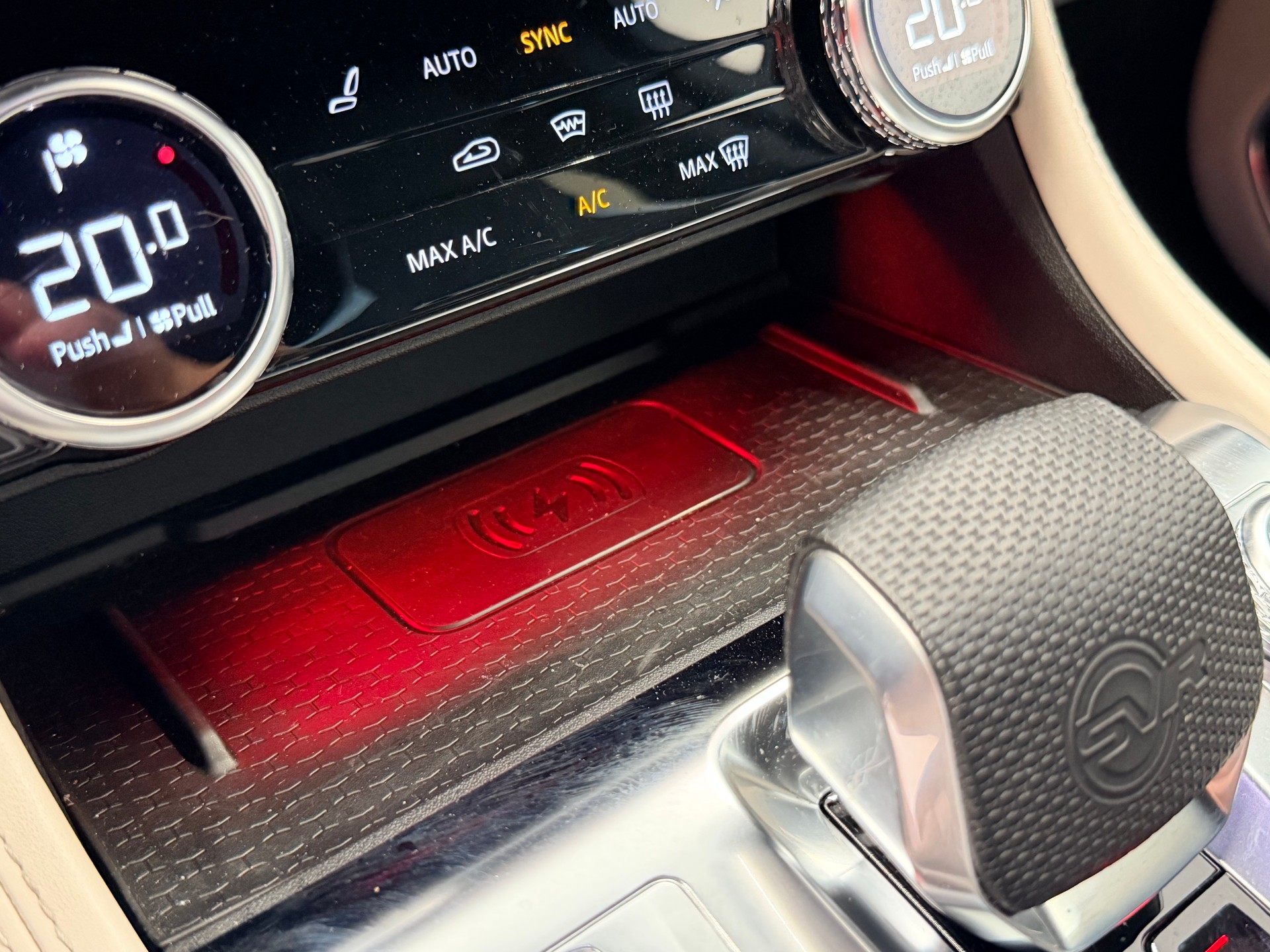 JAGUAR F-Pace 5.0 V8 SVR P550 AWD-image-31