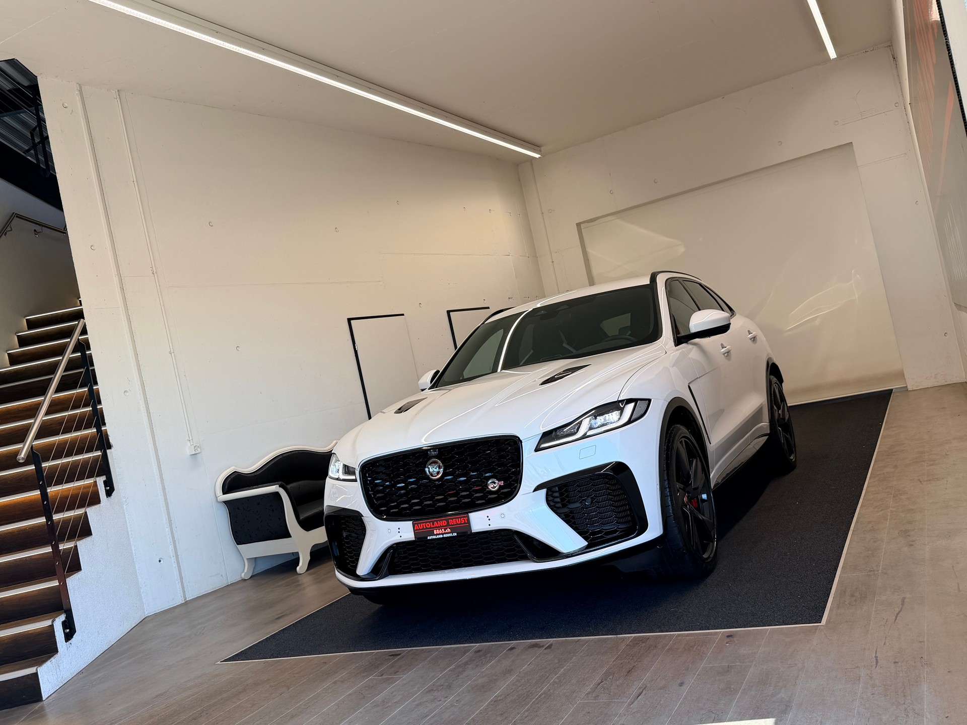 JAGUAR F-Pace 5.0 V8 SVR P550 AWD-image-2