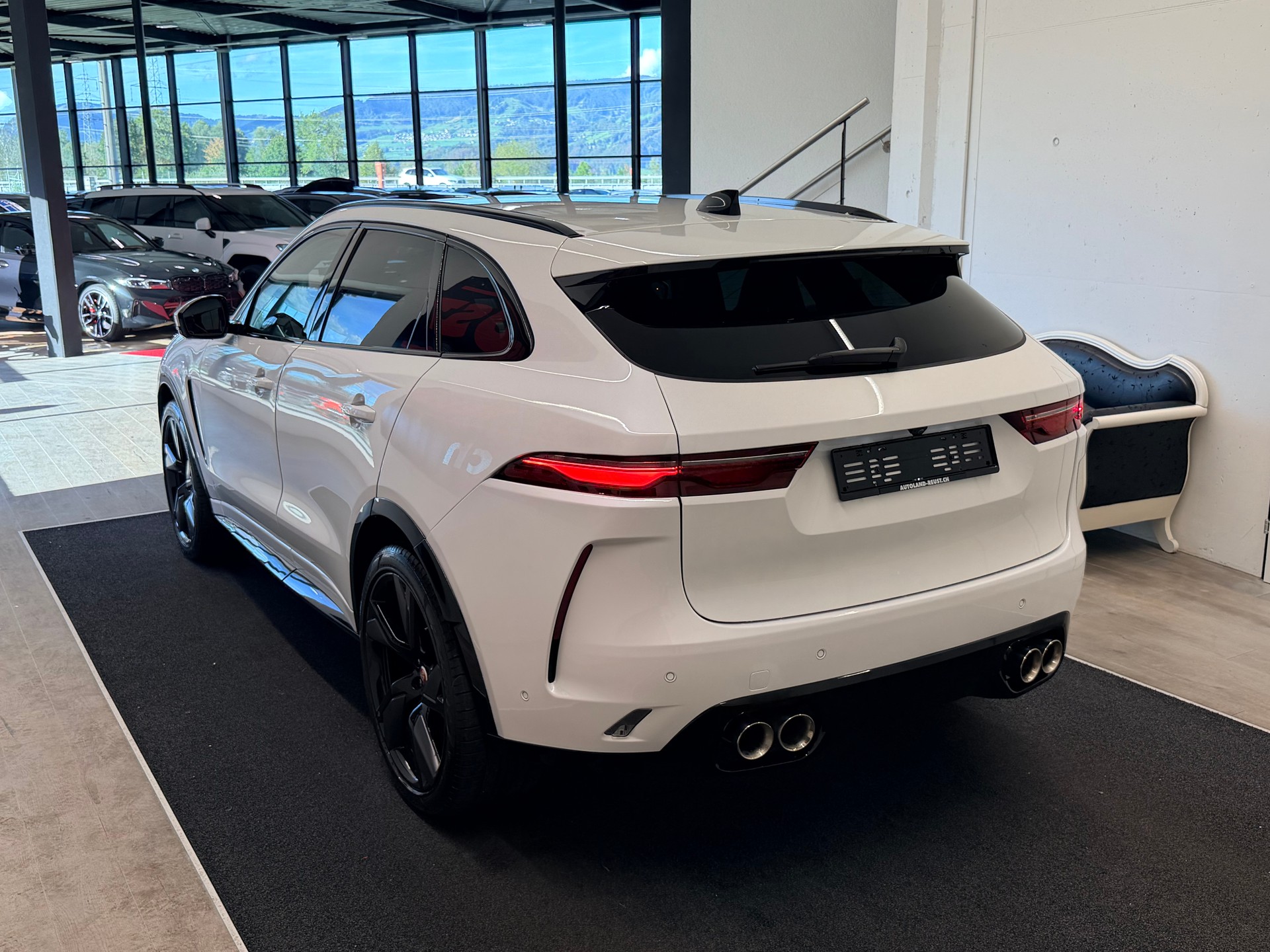 JAGUAR F-Pace 5.0 V8 SVR P550 AWD-image-10