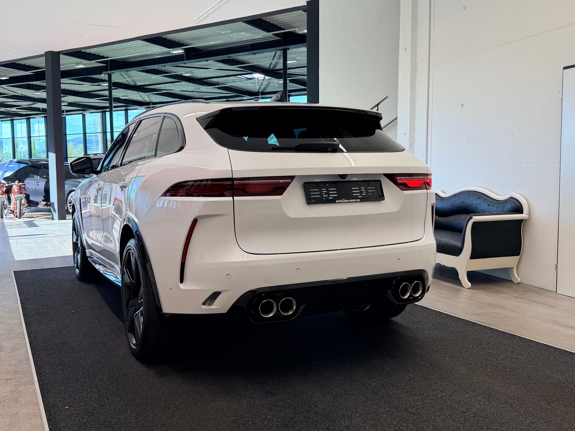 JAGUAR F-Pace 5.0 V8 SVR P550 AWD-image-9