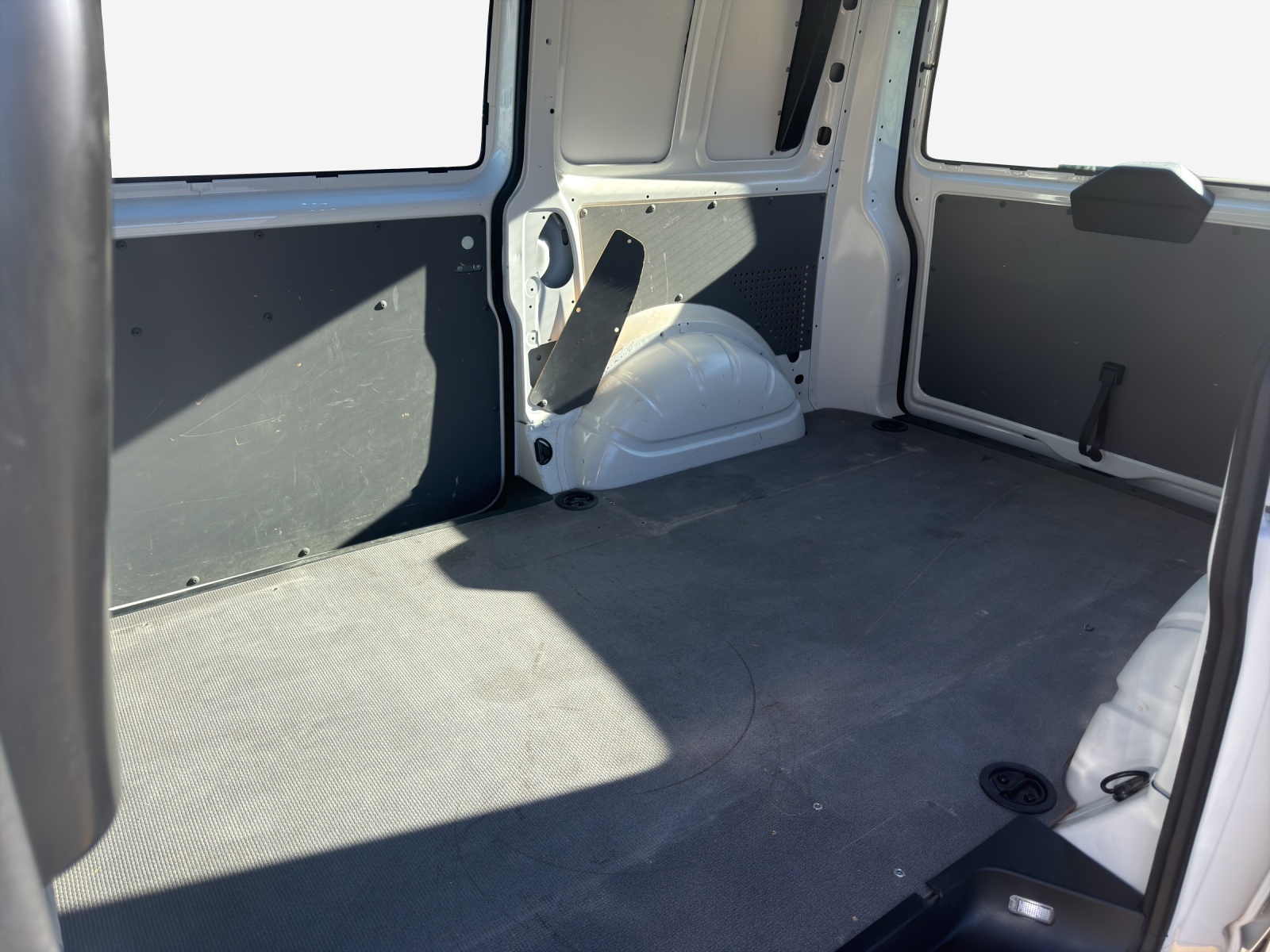 VW T6.1 2.0 TDI DSG-image-11
