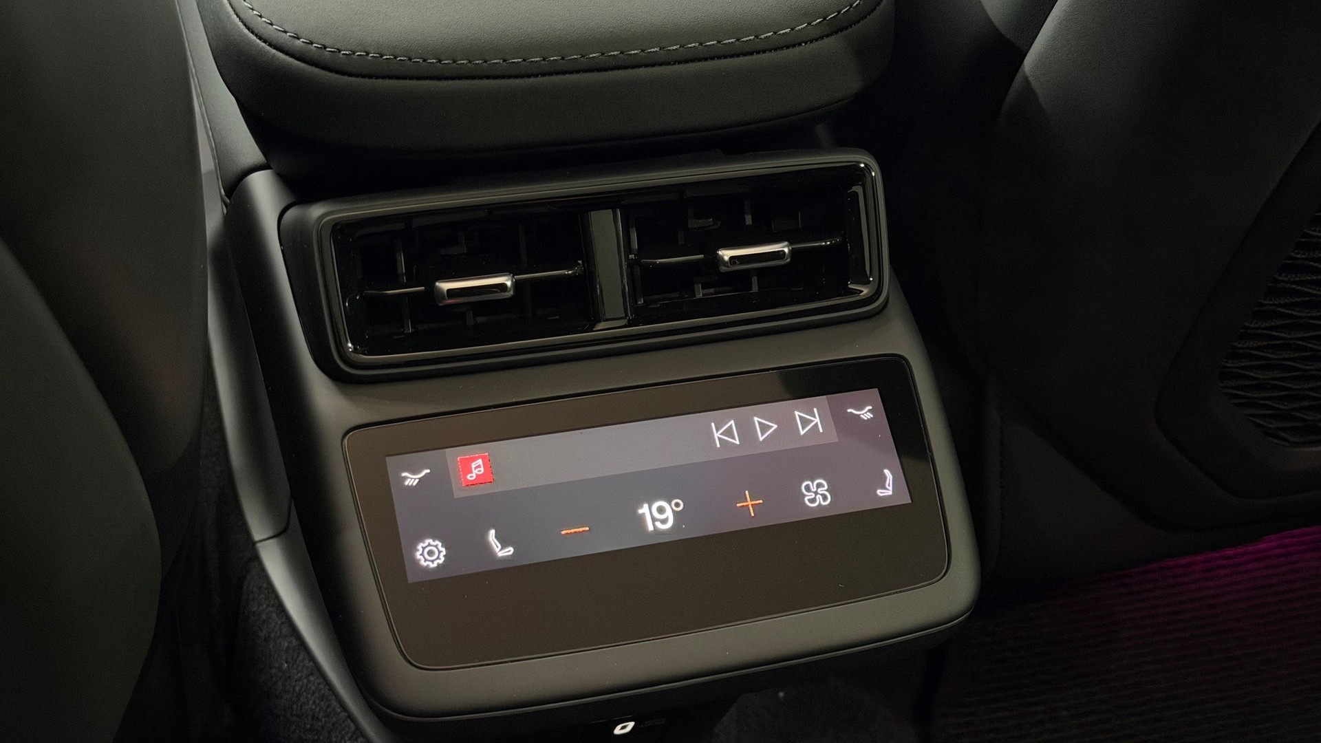 POLESTAR 4 Long Range Dual Motor Perfor-image-15