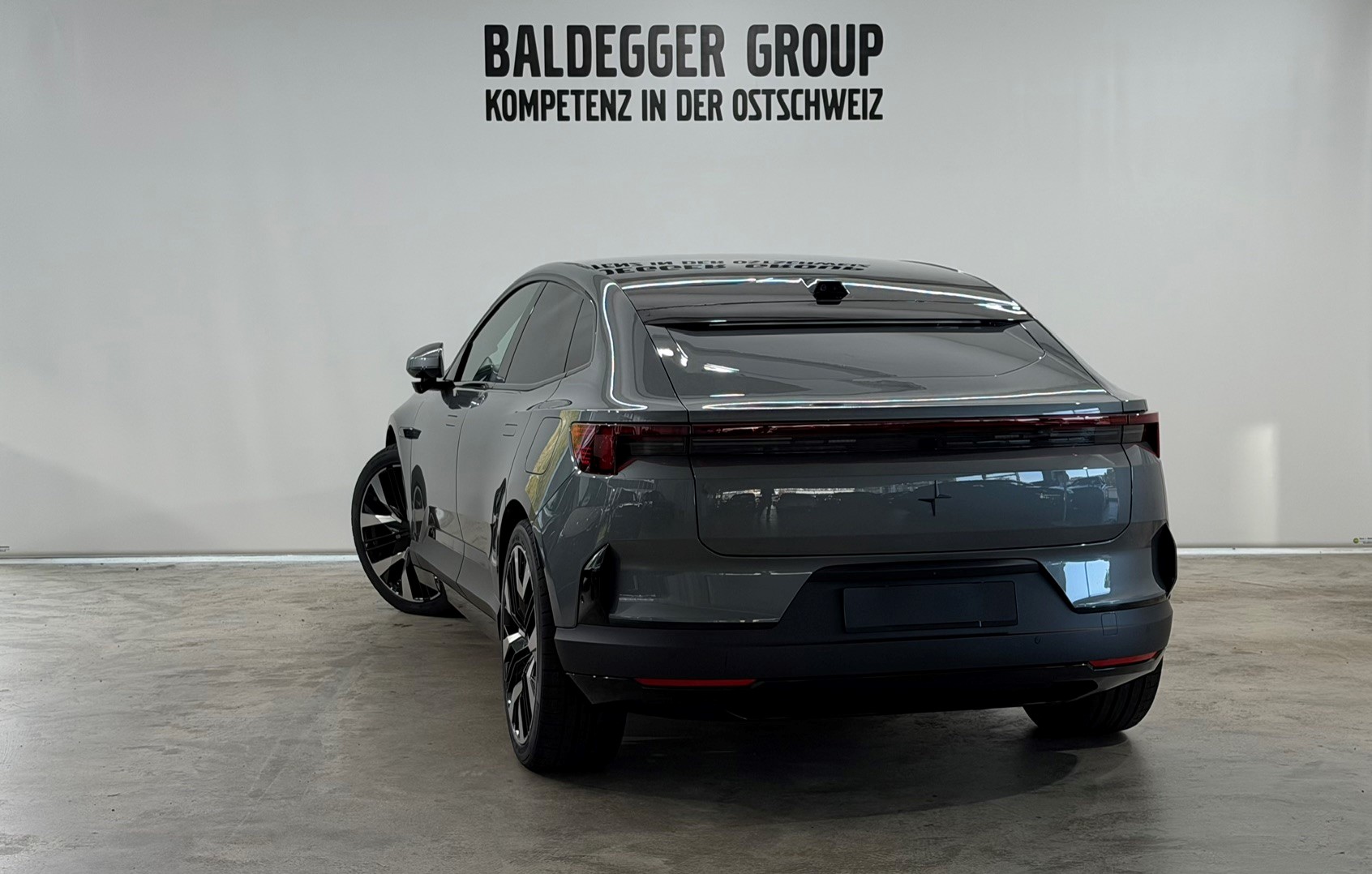 POLESTAR 4 Long Range Dual Motor Perfor-image-1