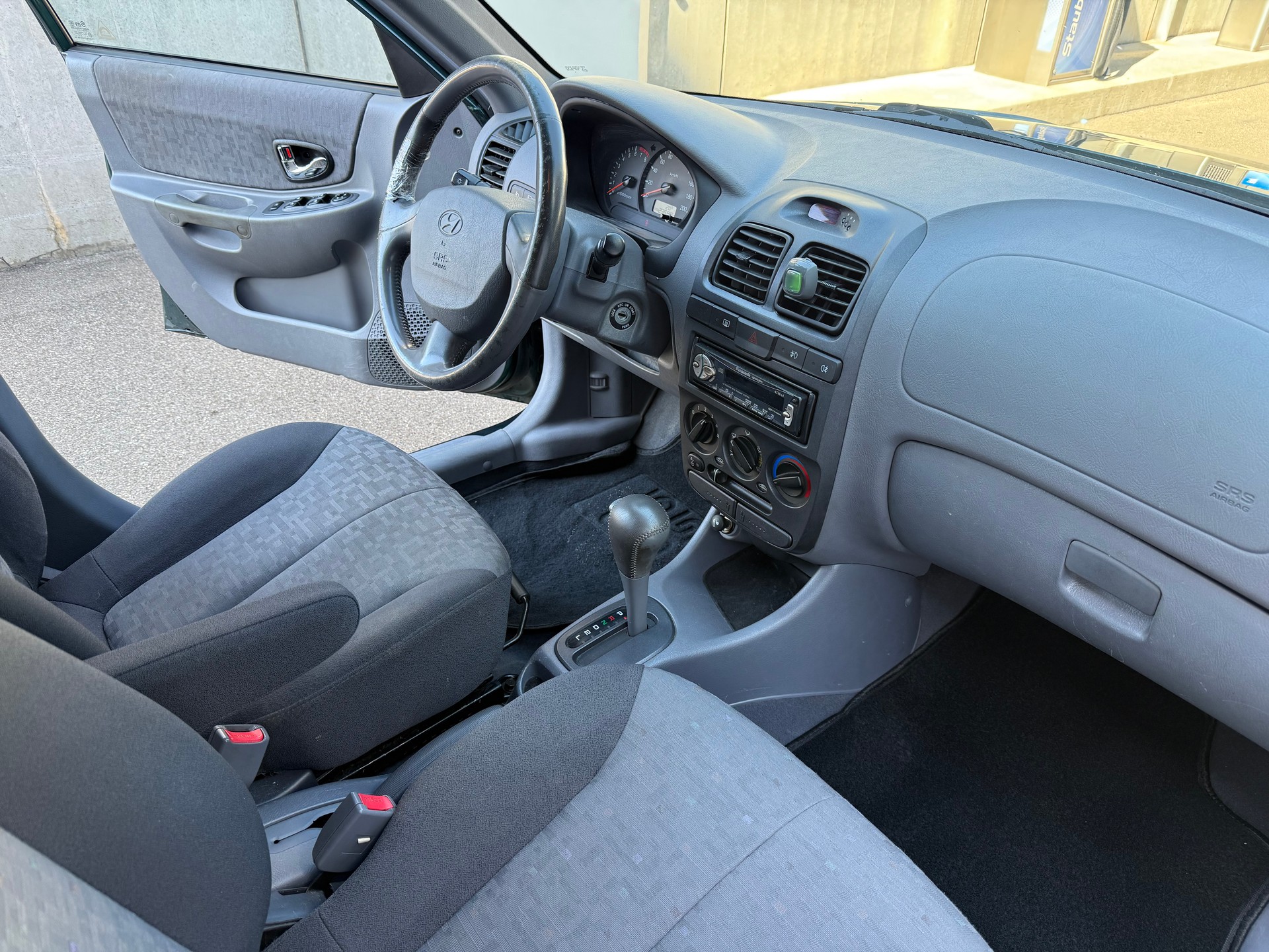 HYUNDAI Accent 1.6 GLS-image-15