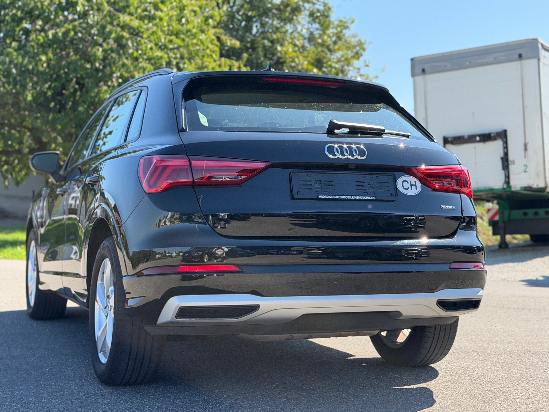 AUDI Q3 40 TFSI advanced quattro S-tronic-image-5