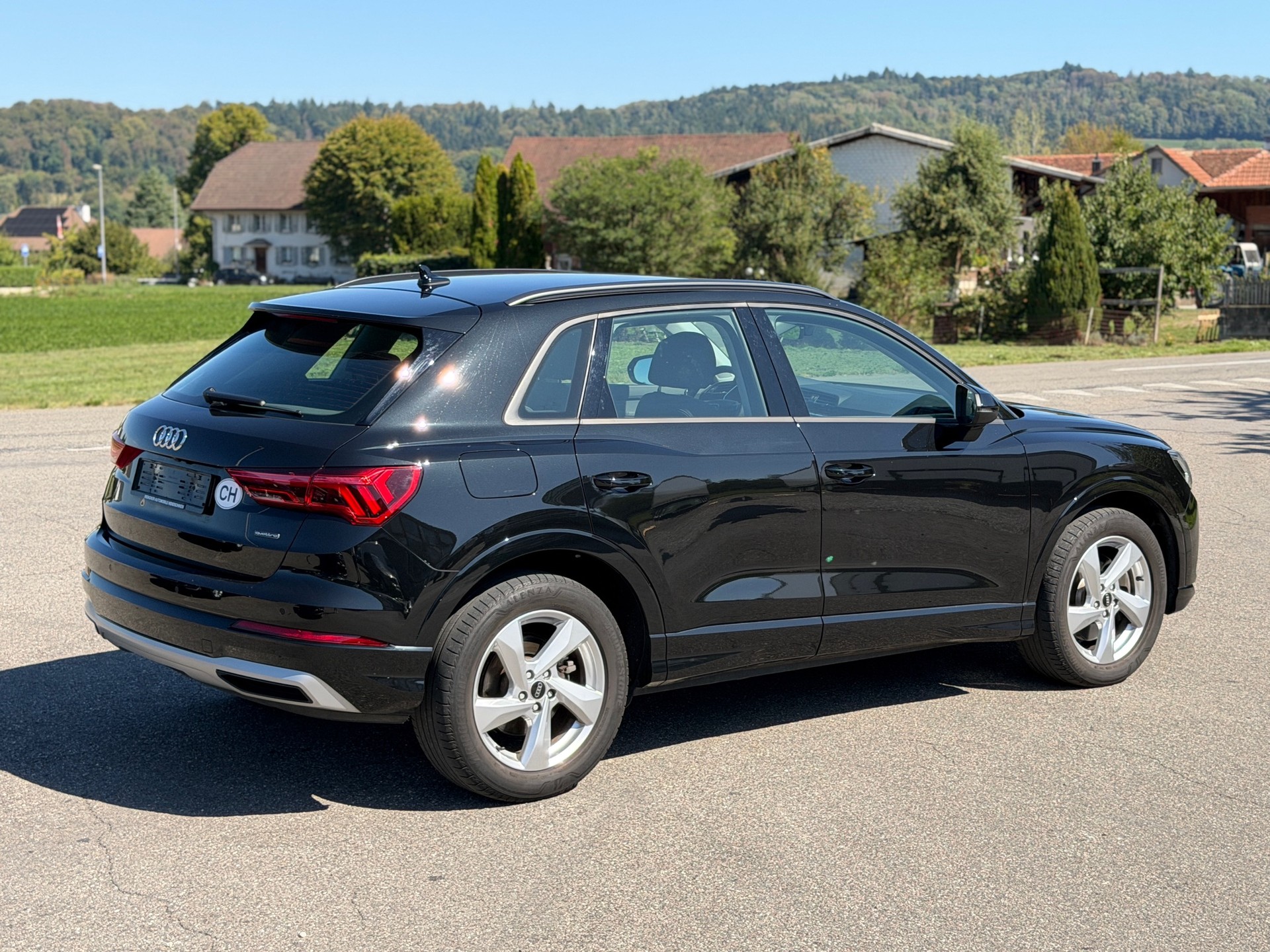 AUDI Q3 40 TFSI advanced quattro S-tronic-image-14