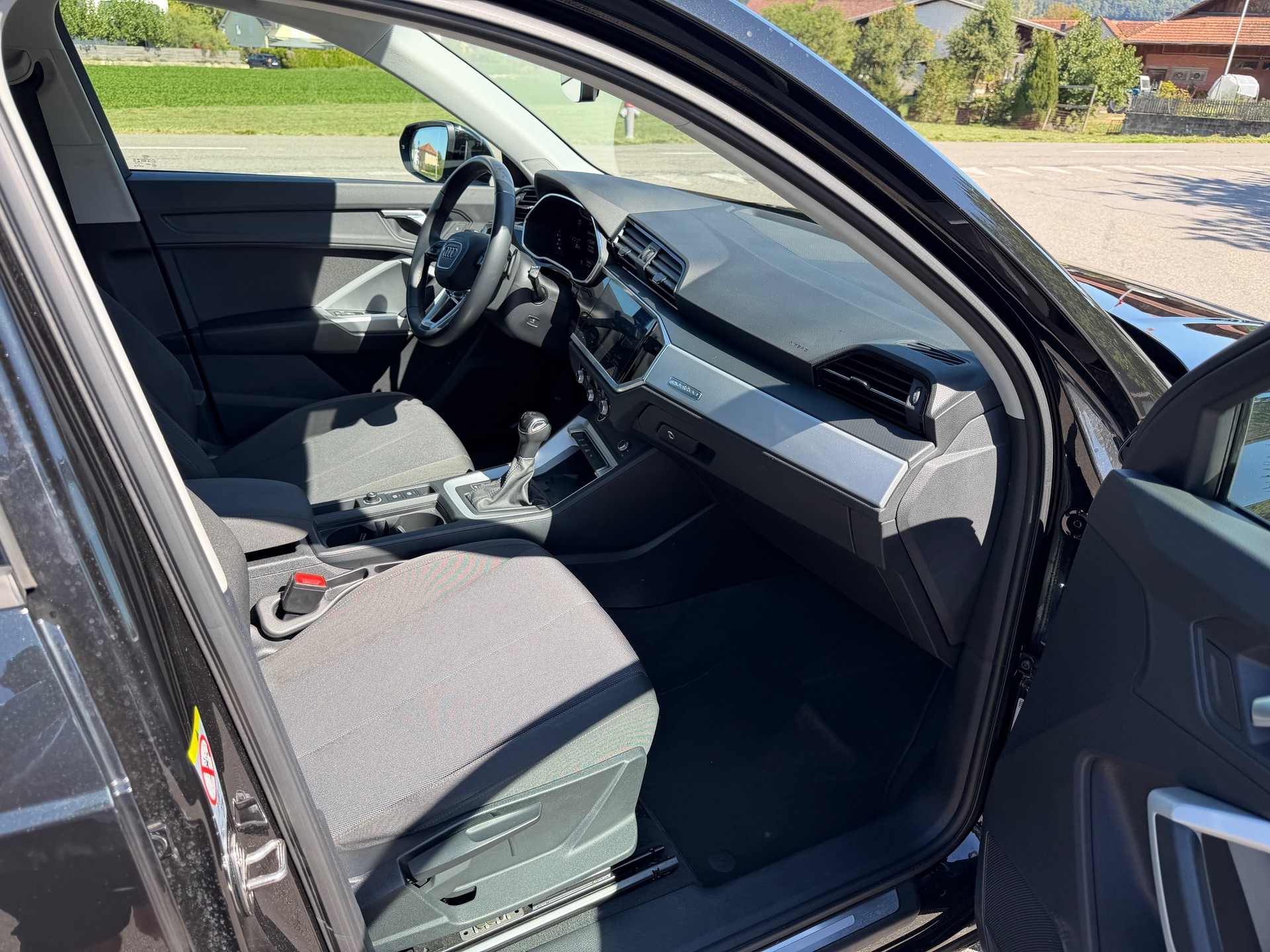 AUDI Q3 40 TFSI advanced quattro S-tronic-image-10