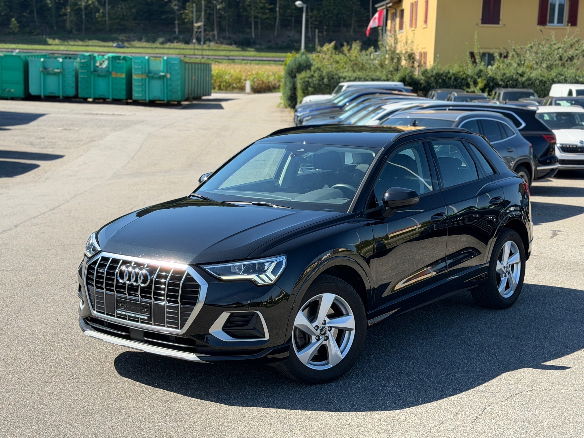 AUDI Q3 40 TFSI advanced quattro S-tronic-image-12