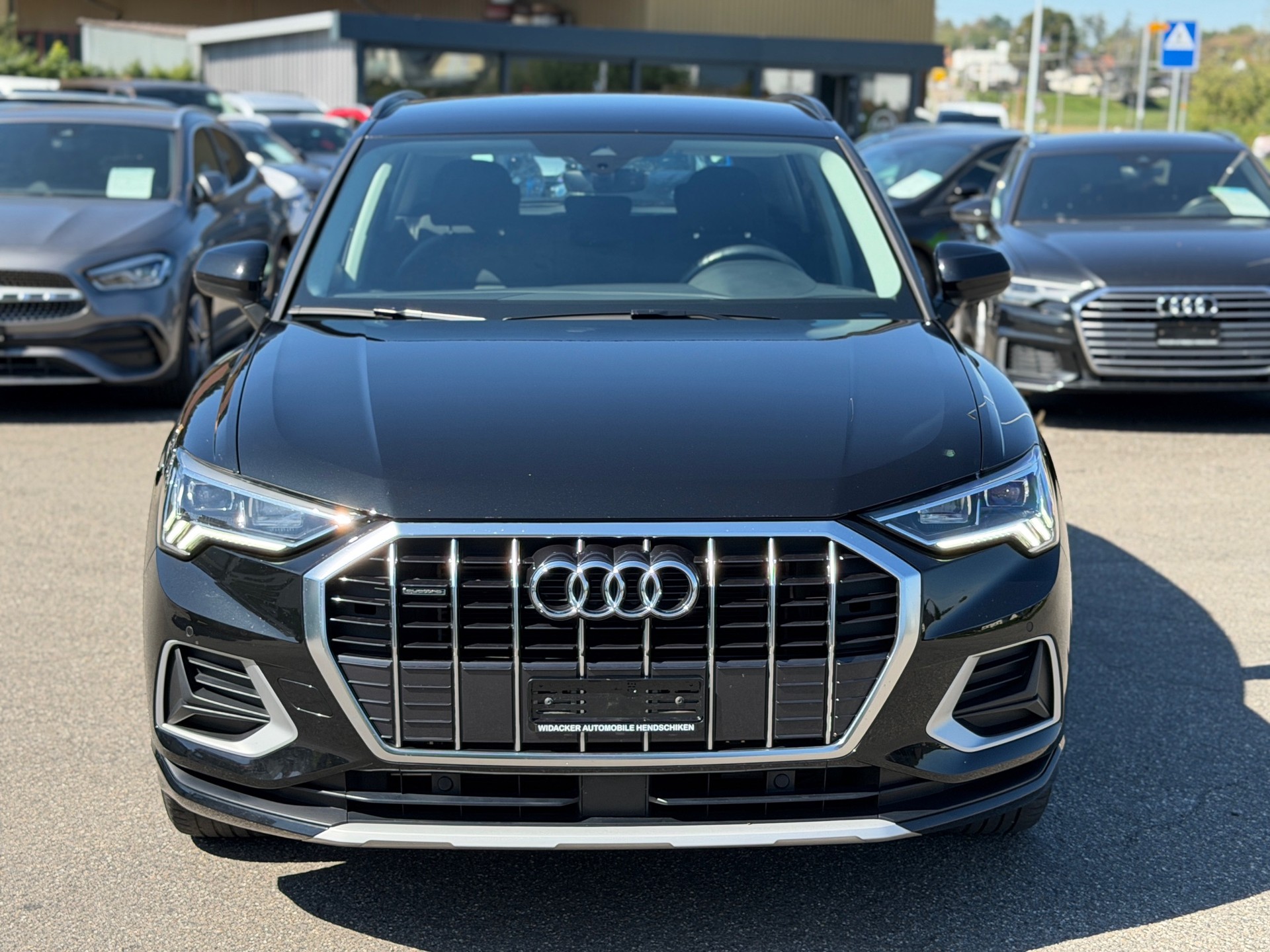 AUDI Q3 40 TFSI advanced quattro S-tronic-image-1