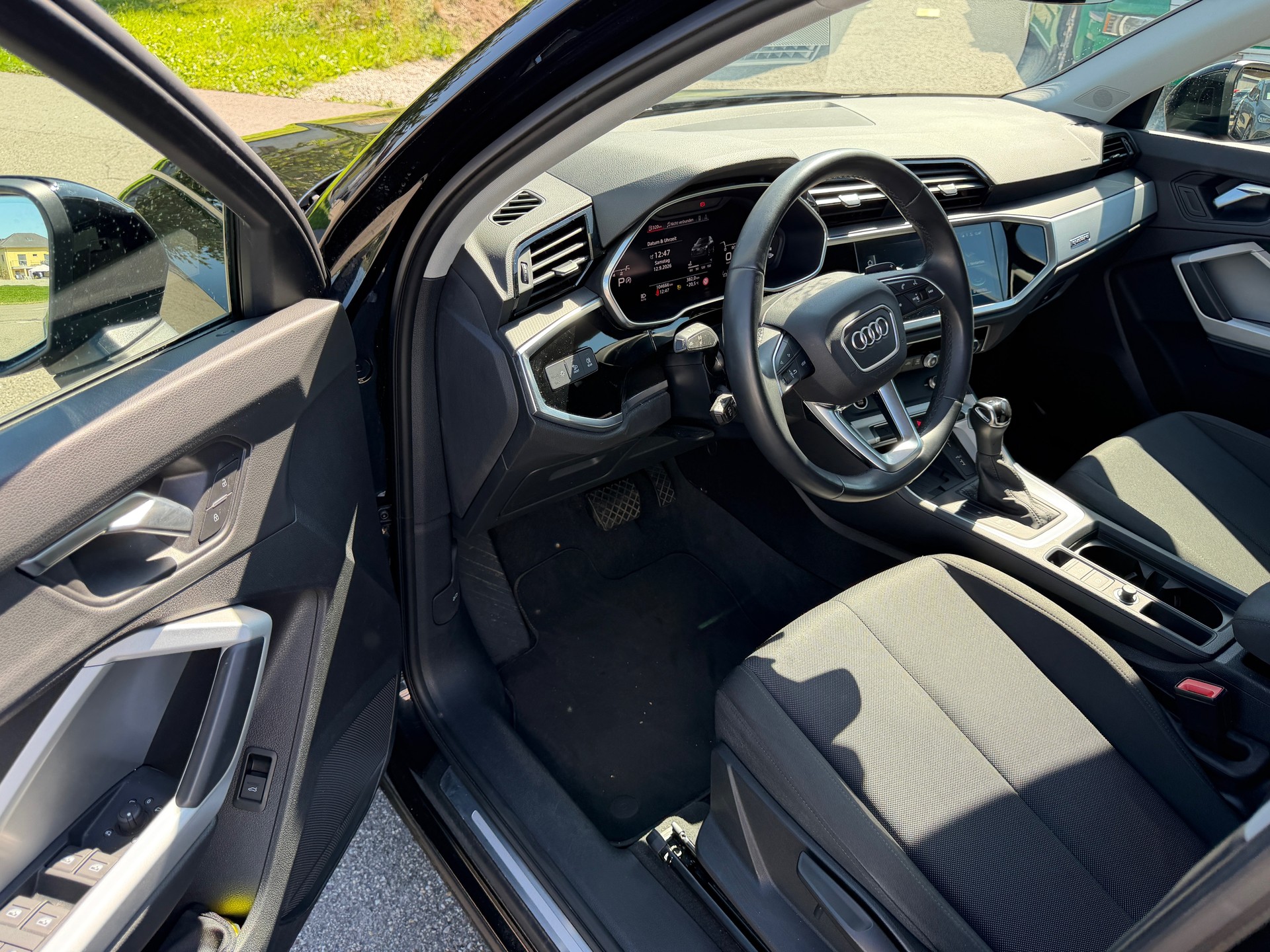 AUDI Q3 40 TFSI advanced quattro S-tronic-image-8