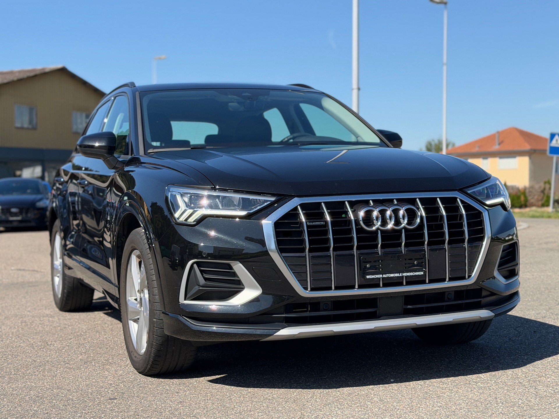 AUDI Q3 40 TFSI advanced quattro S-tronic-image-2