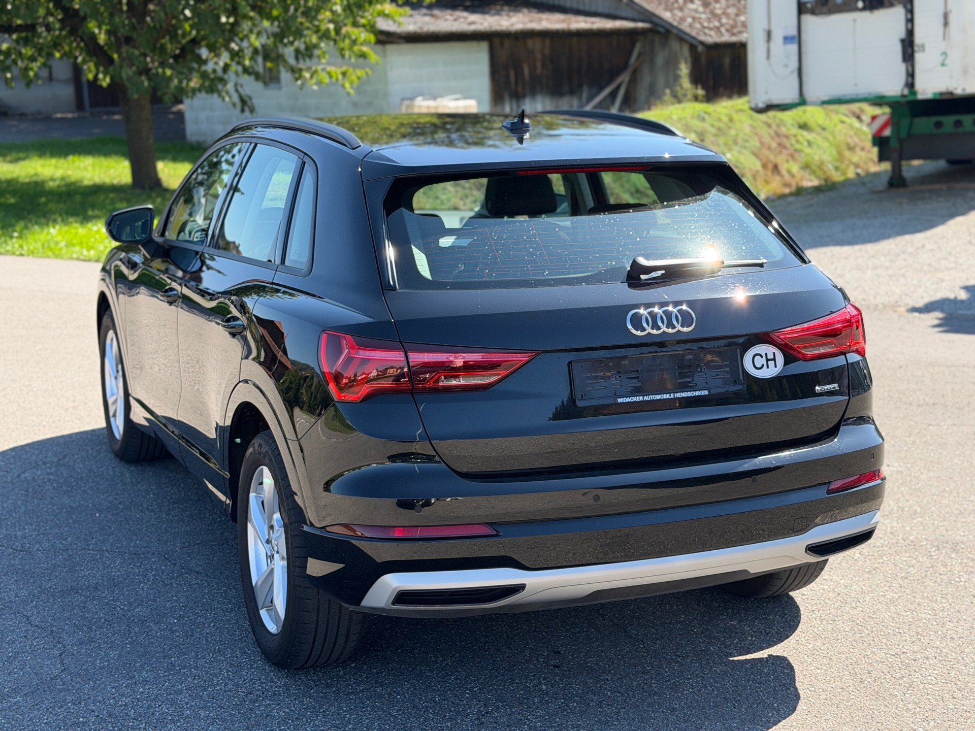 AUDI Q3 40 TFSI advanced quattro S-tronic-image-15