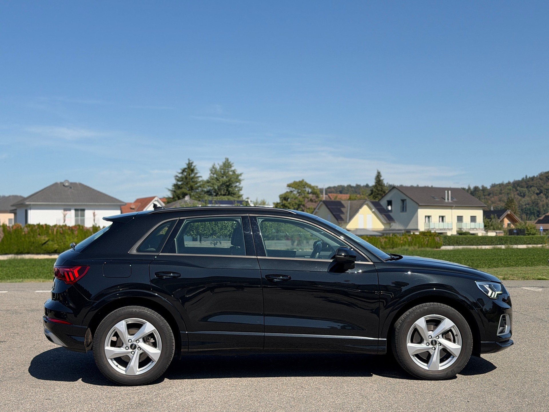 AUDI Q3 40 TFSI advanced quattro S-tronic-image-11