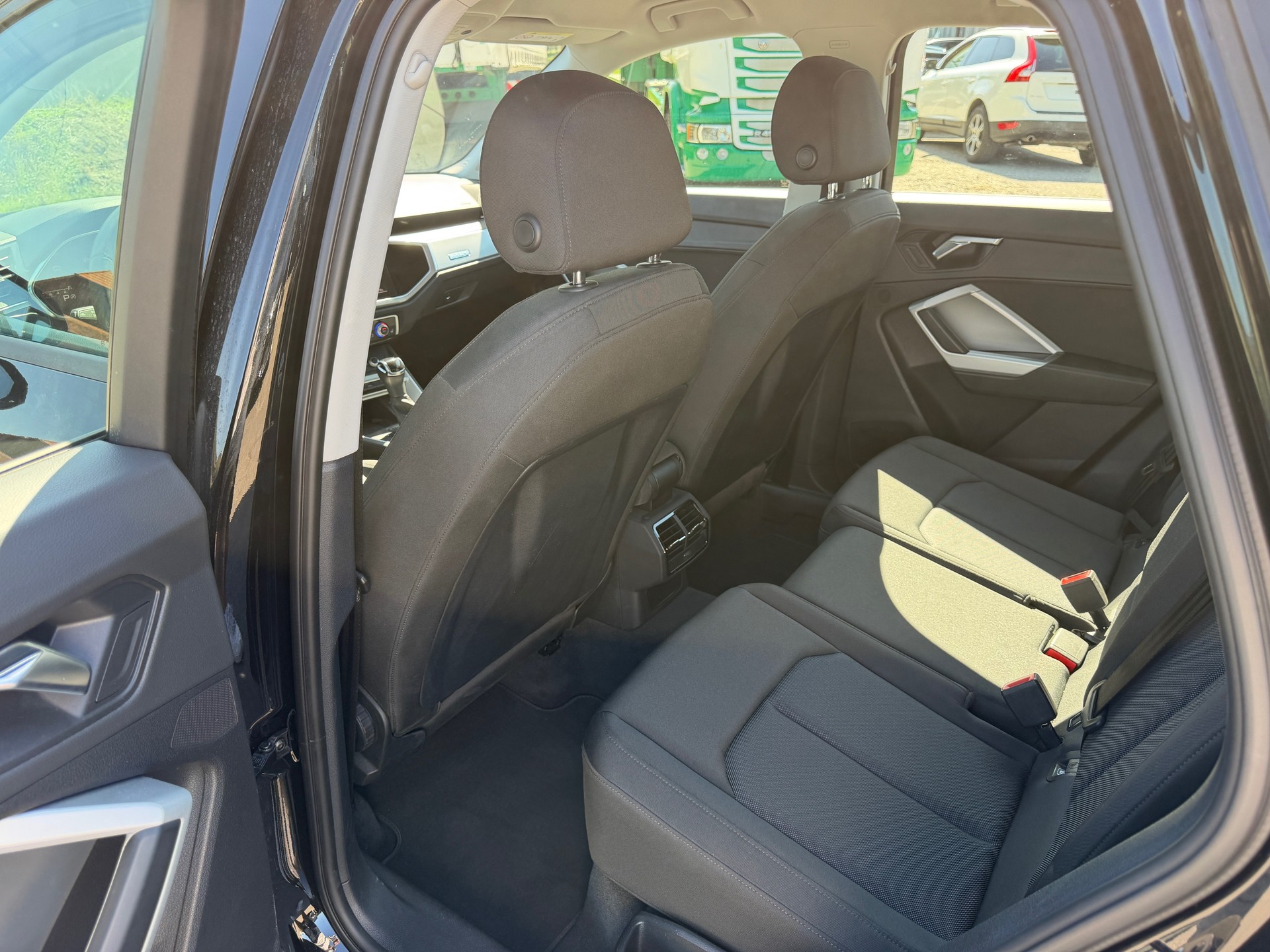 AUDI Q3 40 TFSI advanced quattro S-tronic-image-9