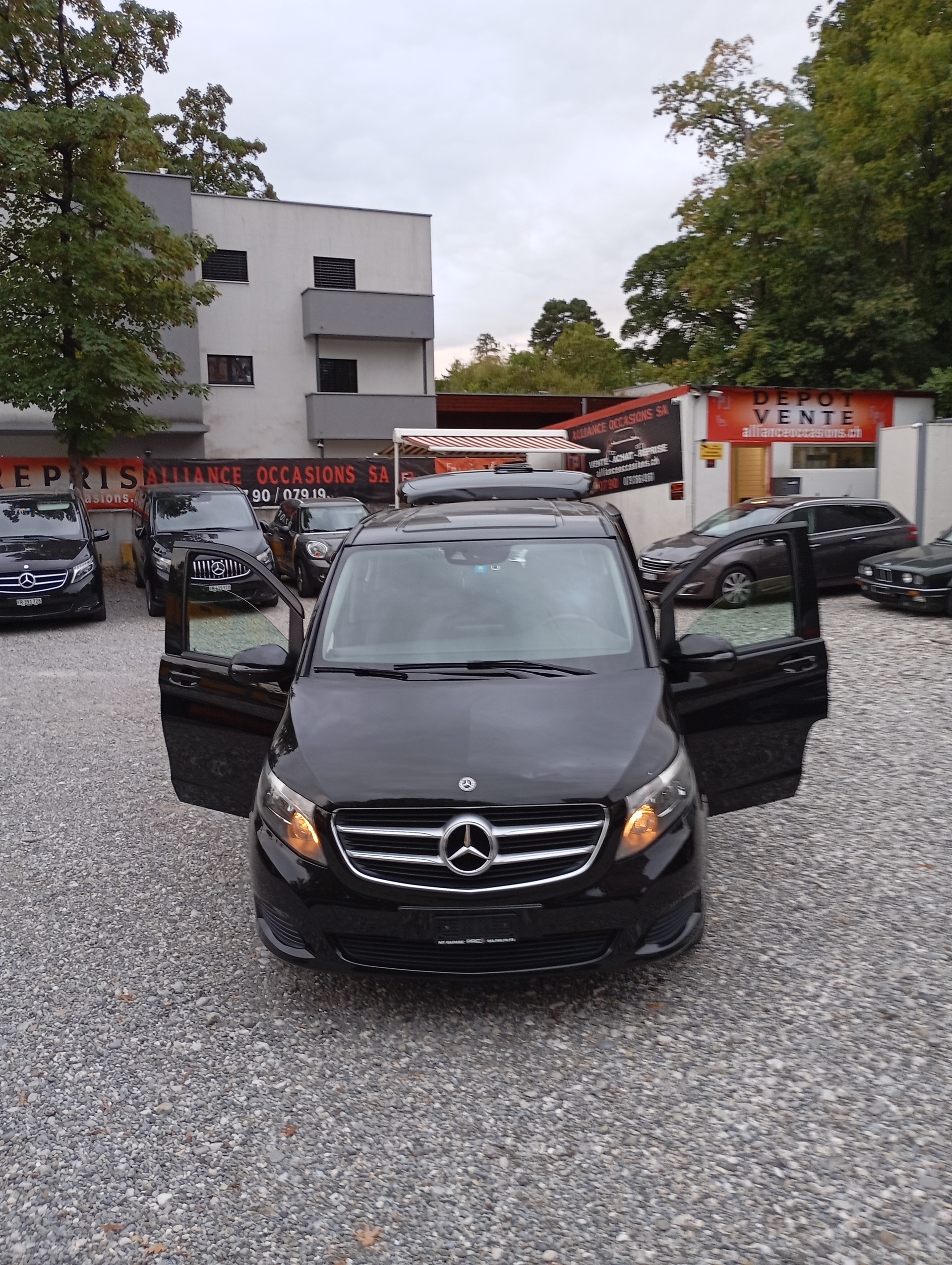MERCEDES-BENZ V 220-image-18