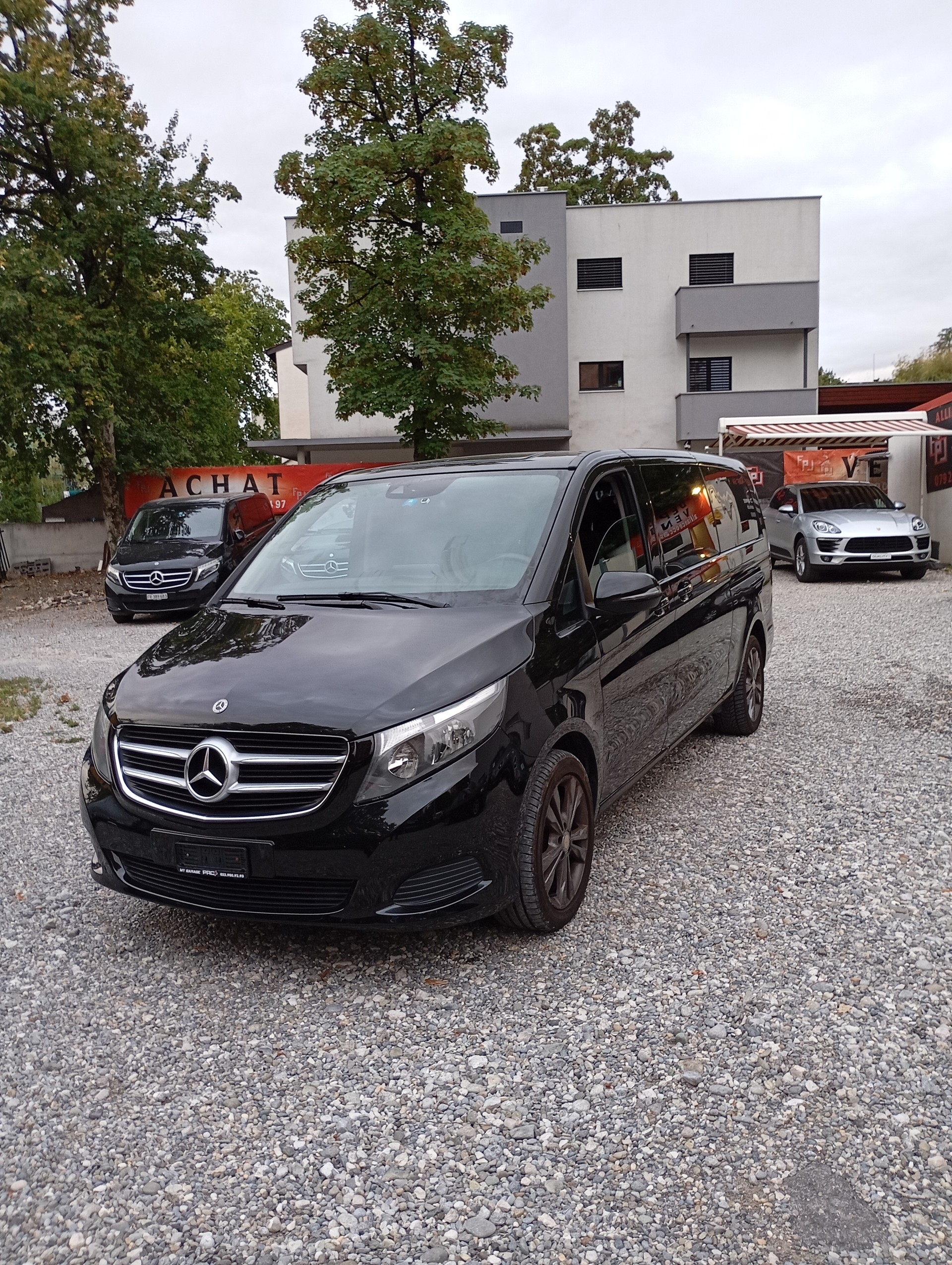 MERCEDES-BENZ V 220-image-1