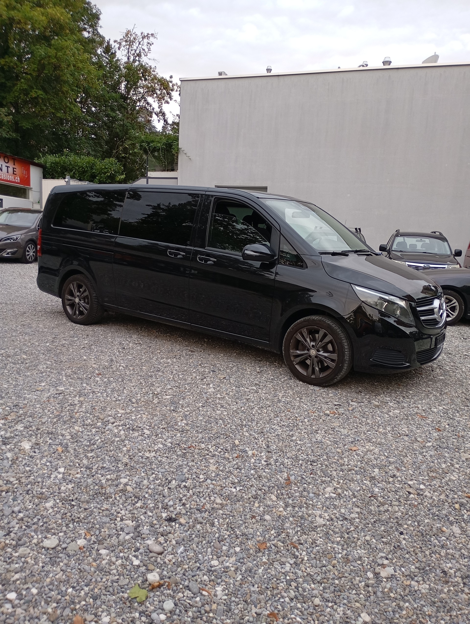 MERCEDES-BENZ V 220-image-4