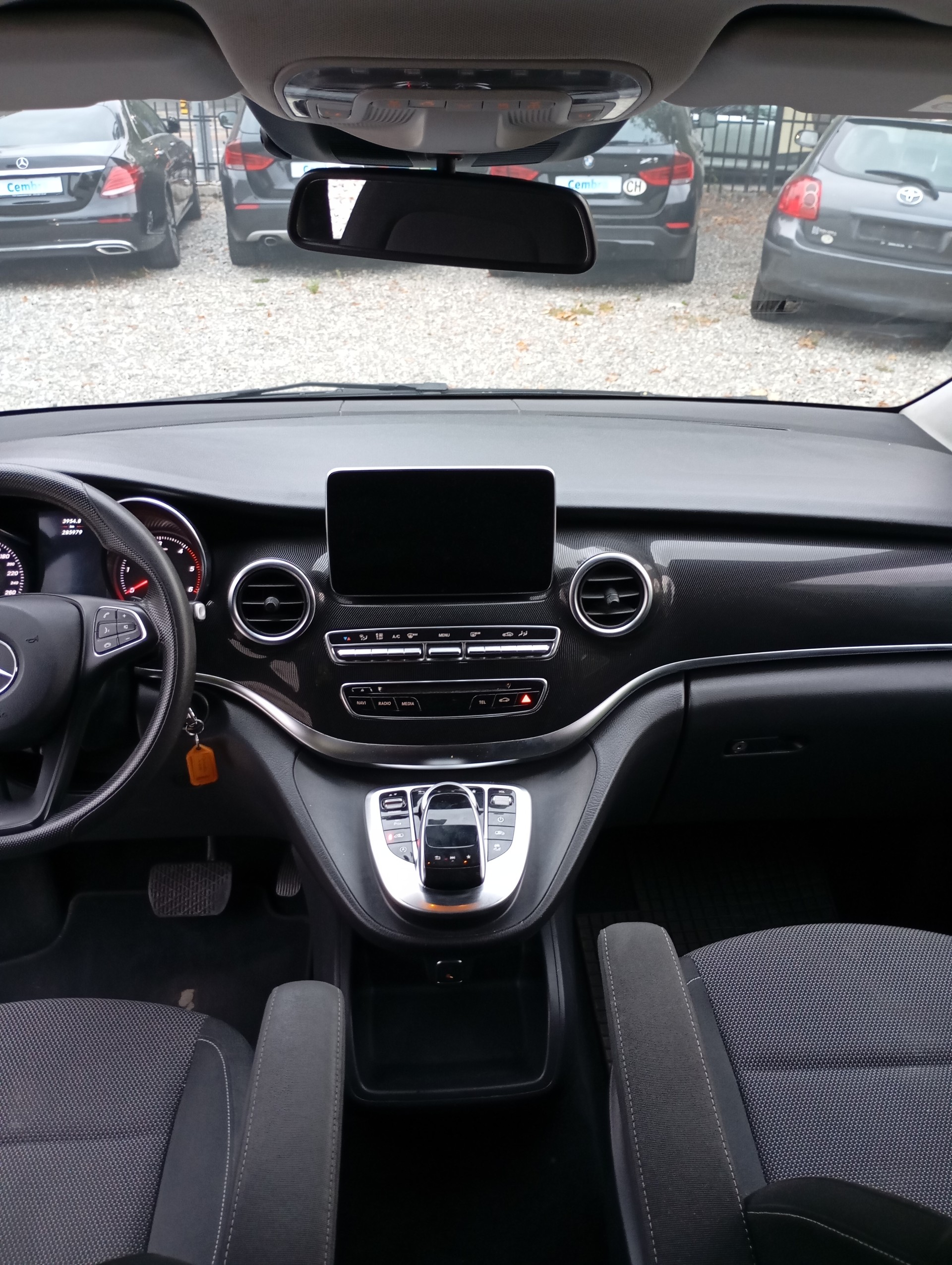 MERCEDES-BENZ V 220-image-10