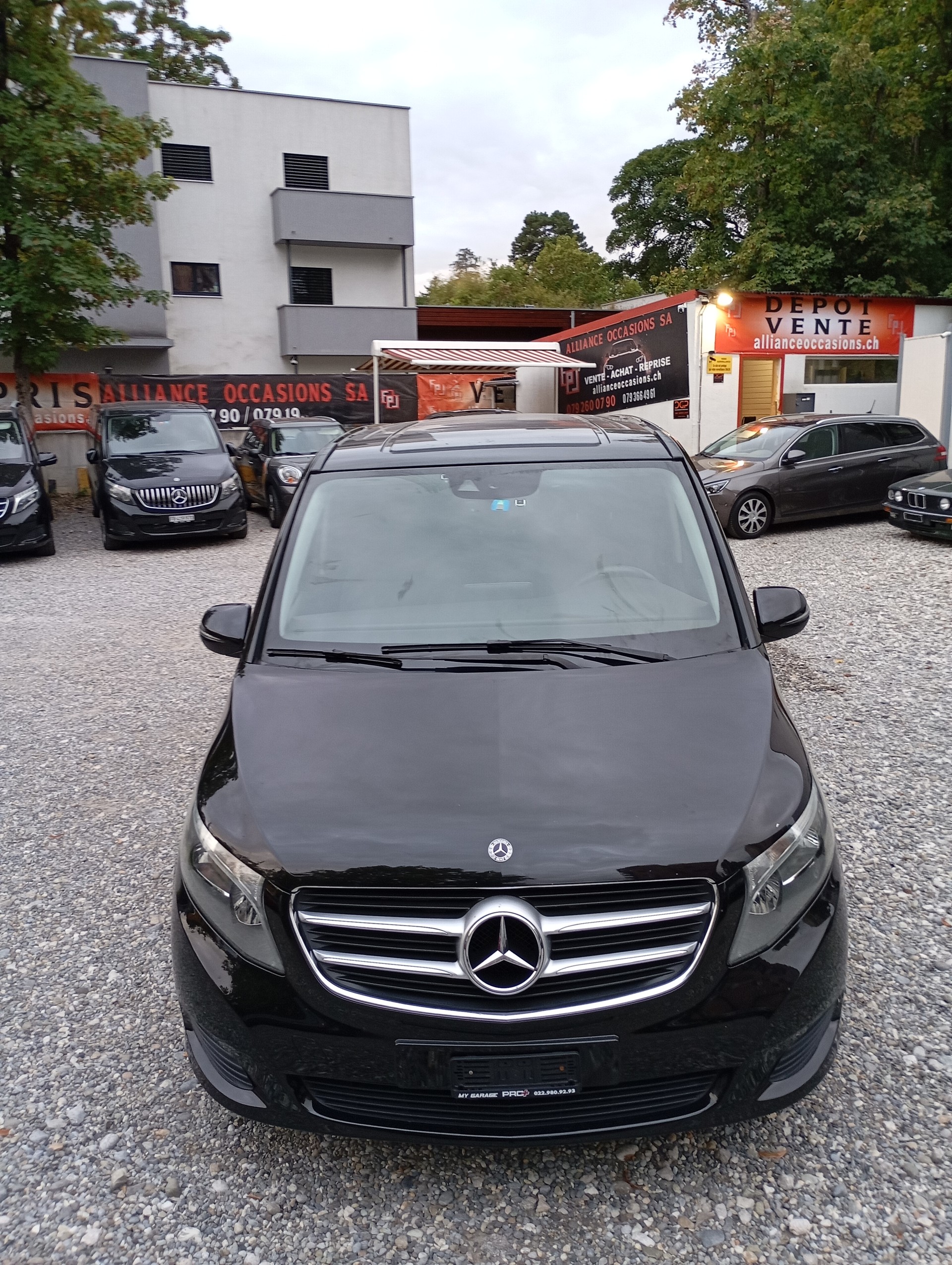 MERCEDES-BENZ V 220-image-9