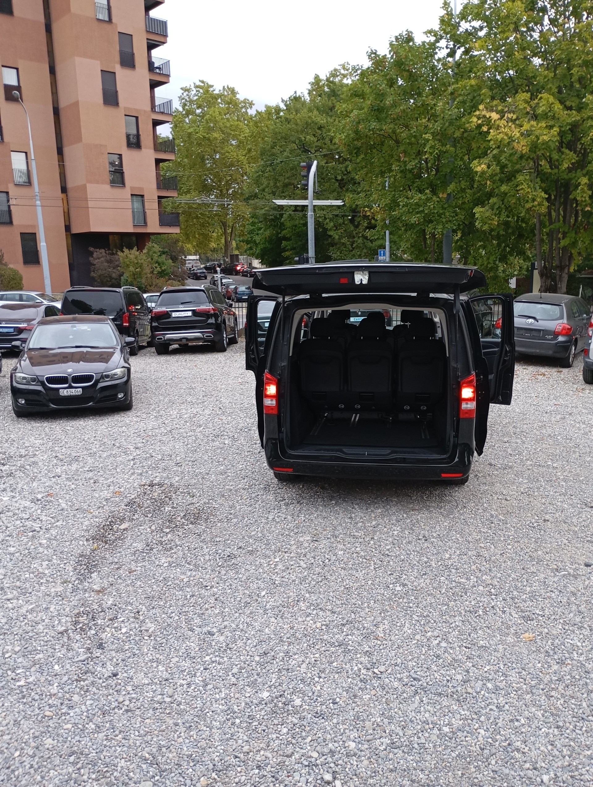 MERCEDES-BENZ V 220-image-15