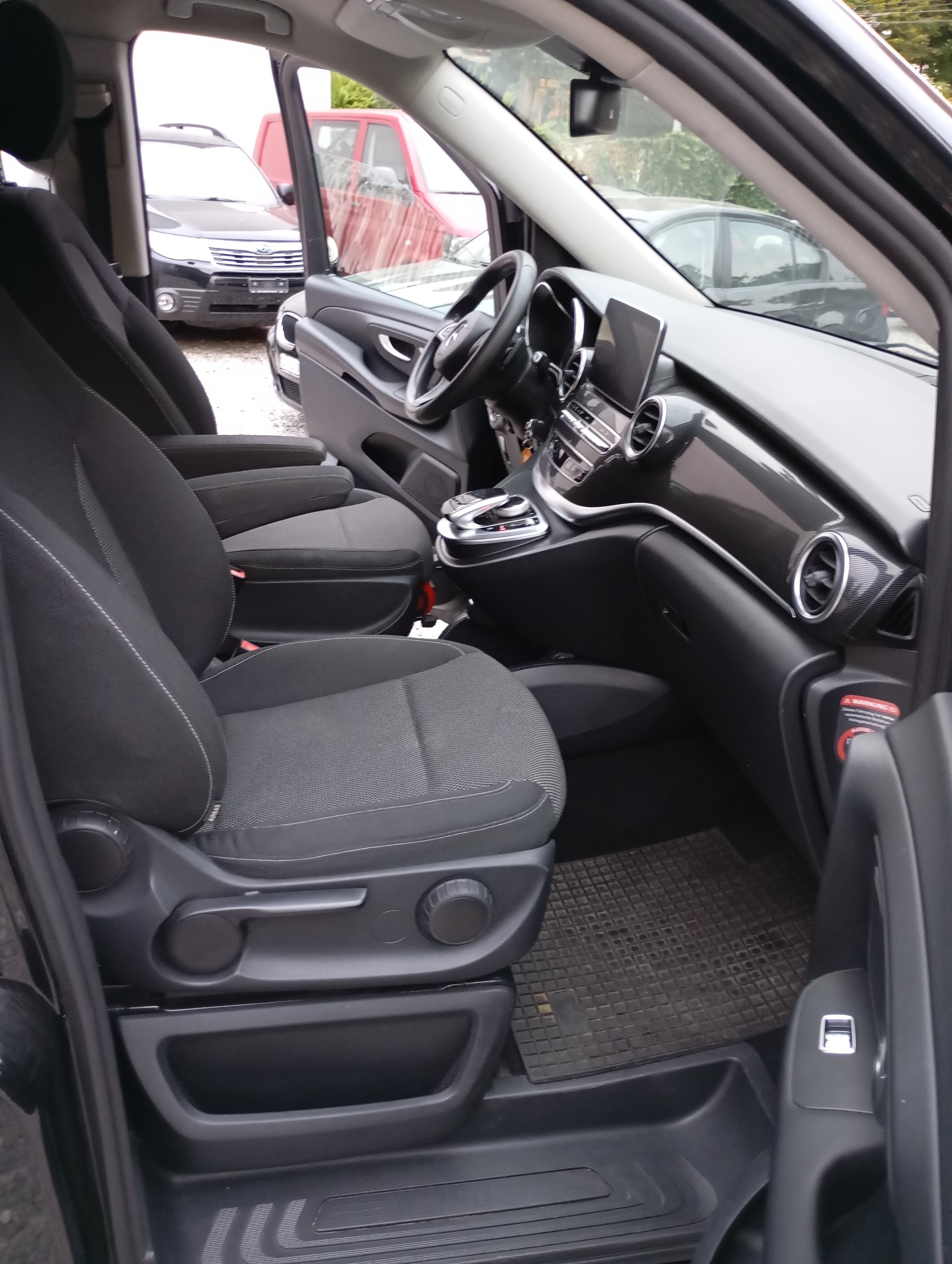 MERCEDES-BENZ V 220-image-12