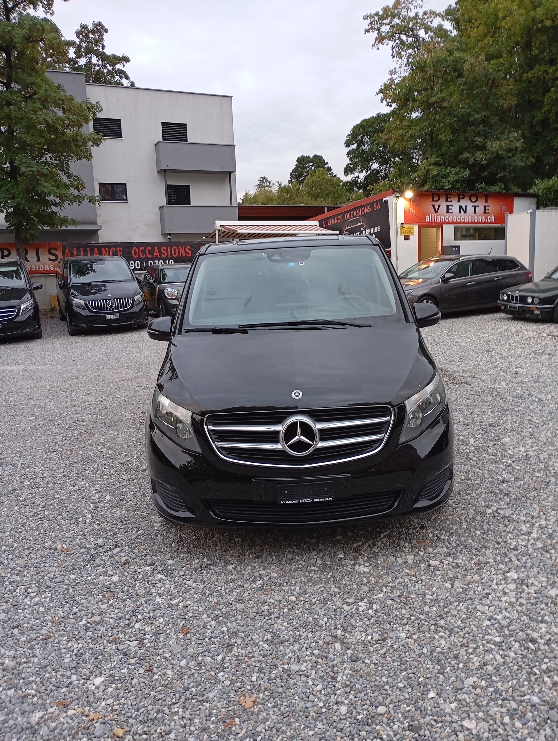 MERCEDES-BENZ V 220-image-2