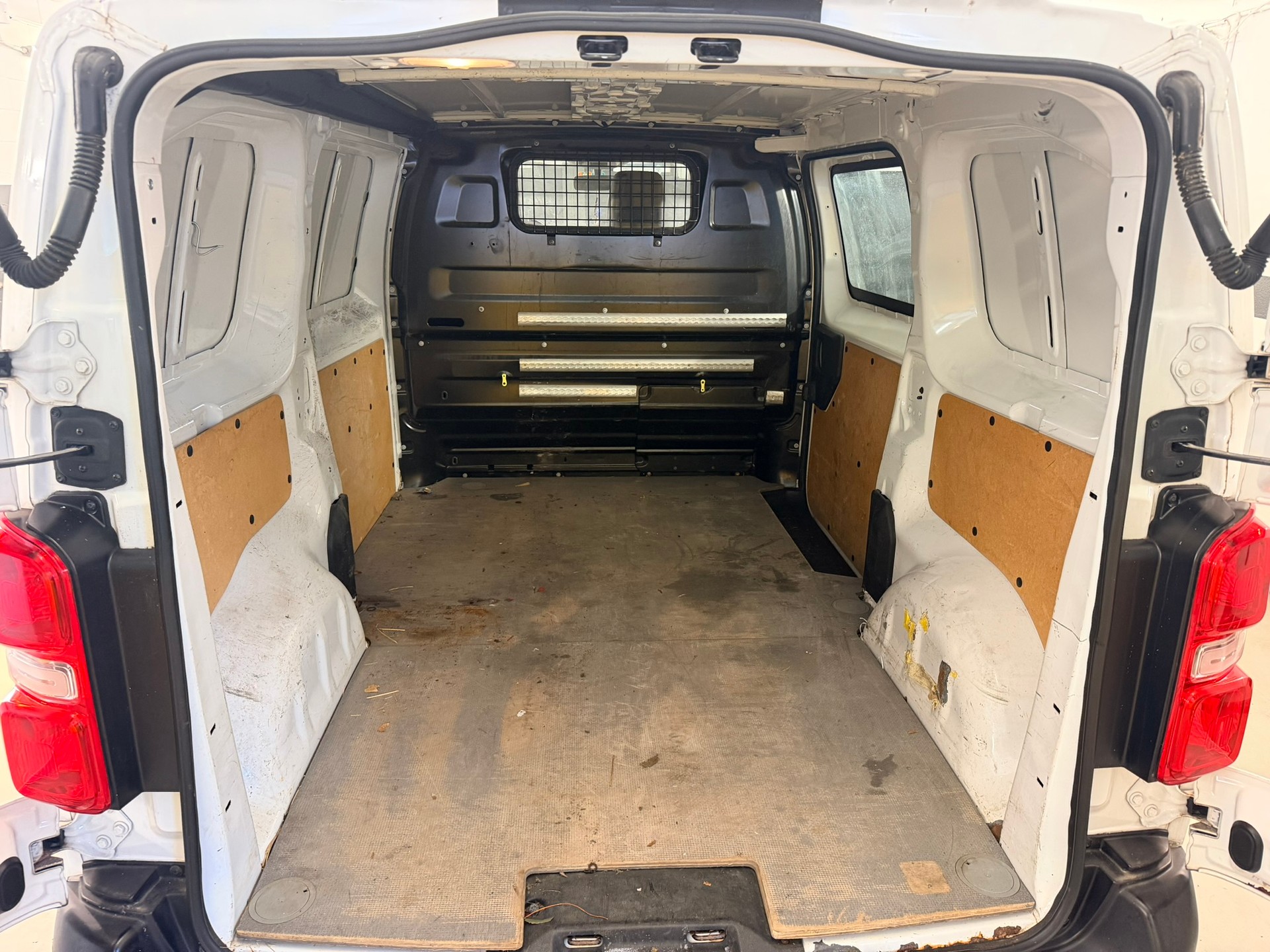 CITROEN Jumpy 1.6 BlueHDi 95 M Komfort-image-6
