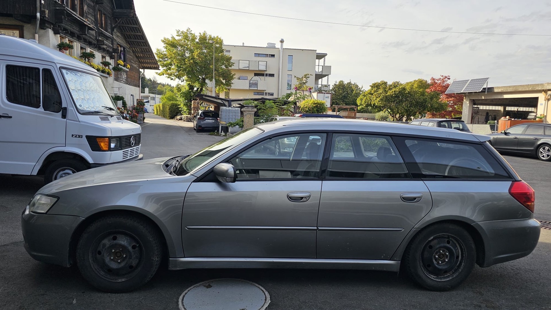SUBARU Legacy 2.0R AWD Swiss-image-3