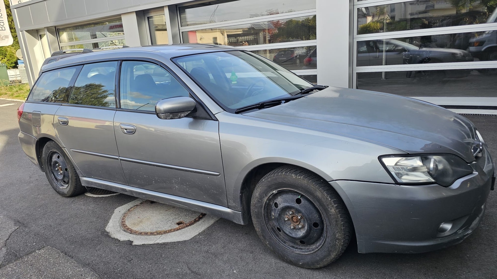 SUBARU Legacy 2.0R AWD Swiss-image-2