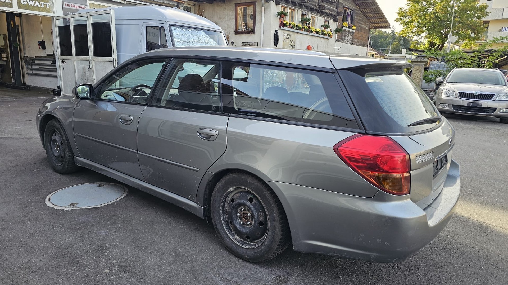 SUBARU Legacy 2.0R AWD Swiss-image-6