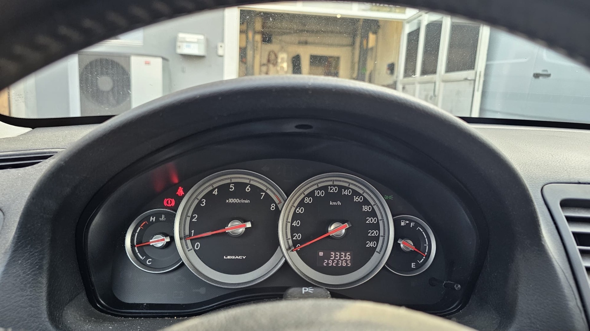 SUBARU Legacy 2.0R AWD Swiss-image-12