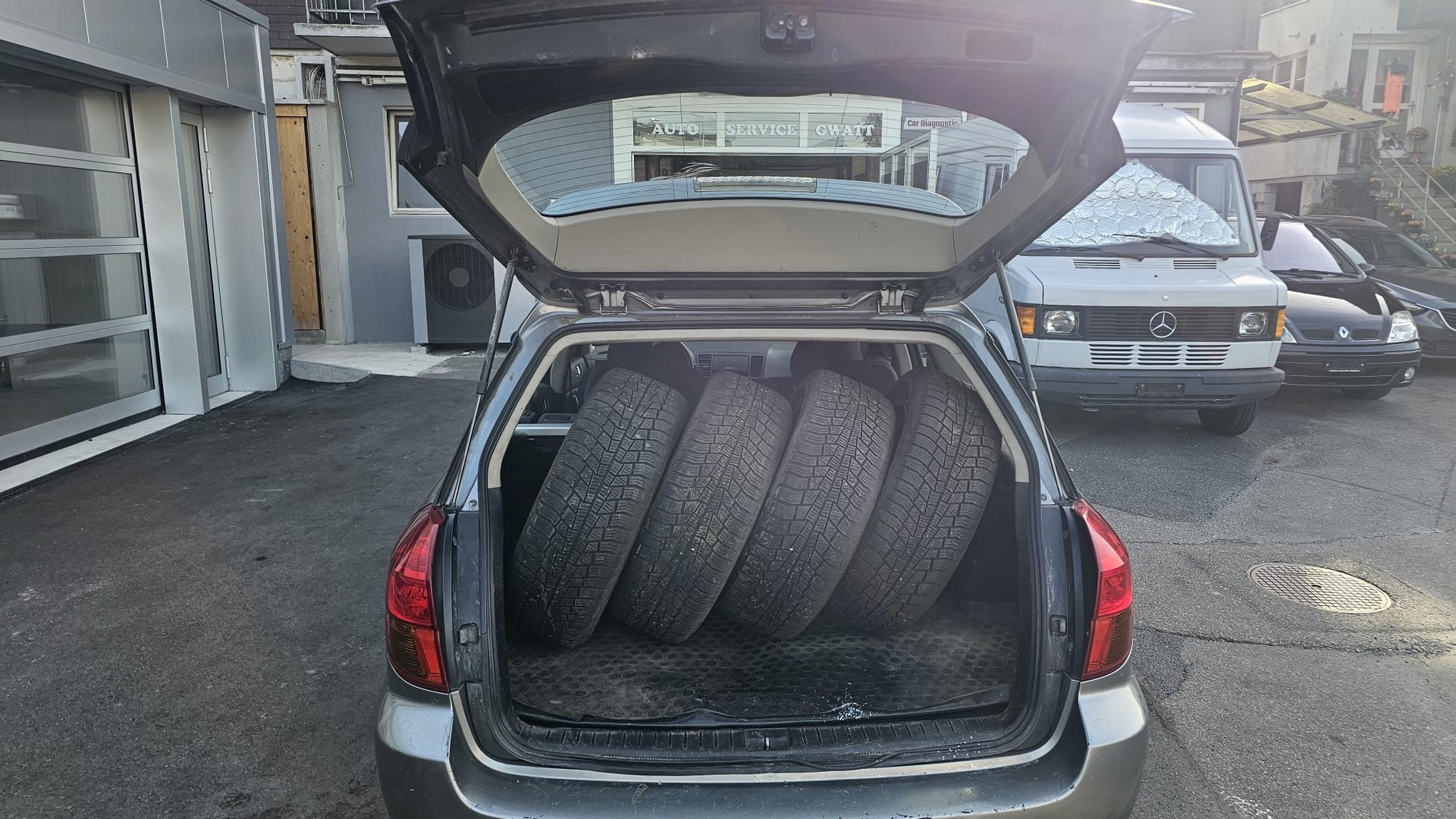 SUBARU Legacy 2.0R AWD Swiss-image-7