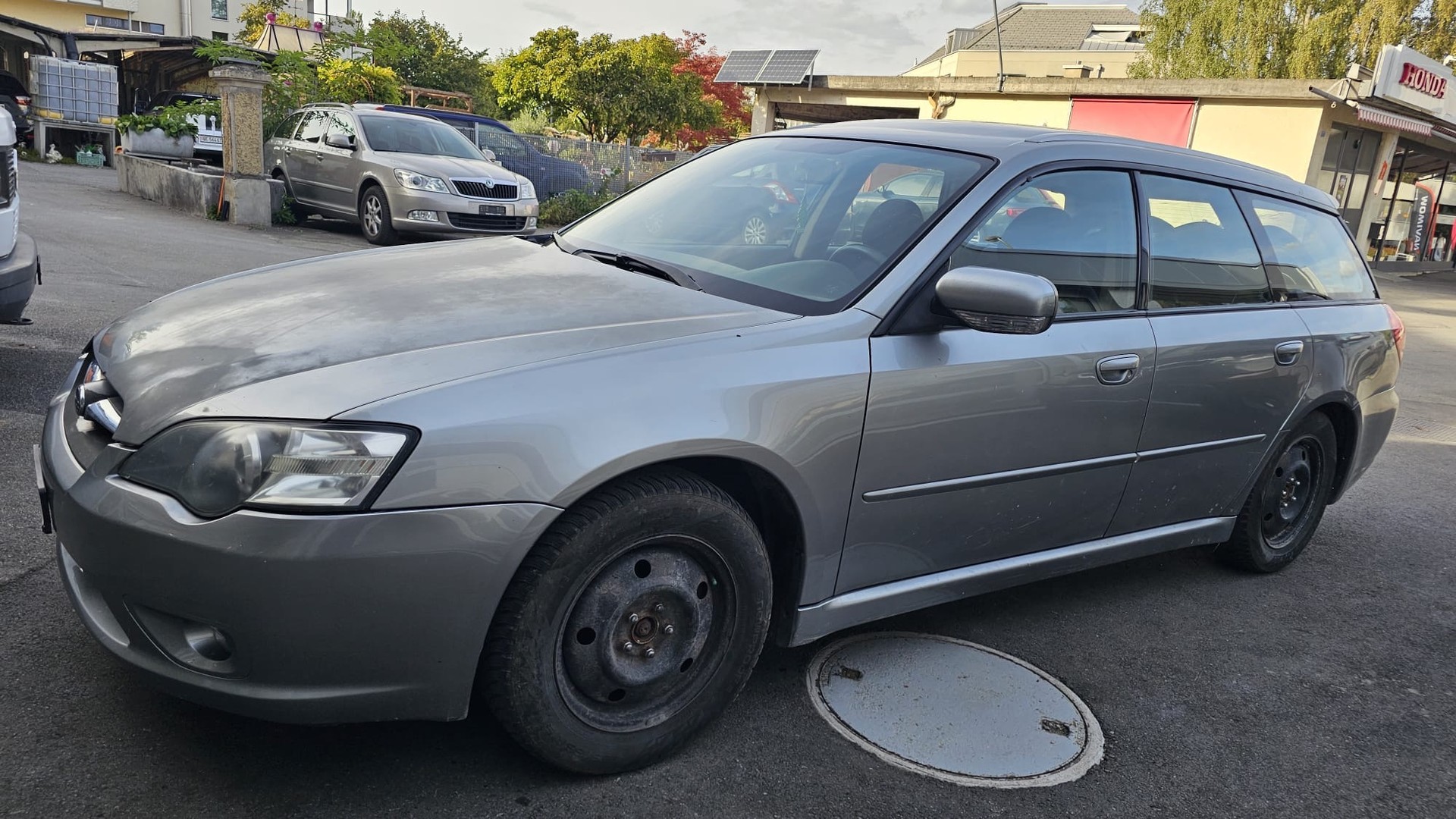 SUBARU Legacy 2.0R AWD Swiss-image-1