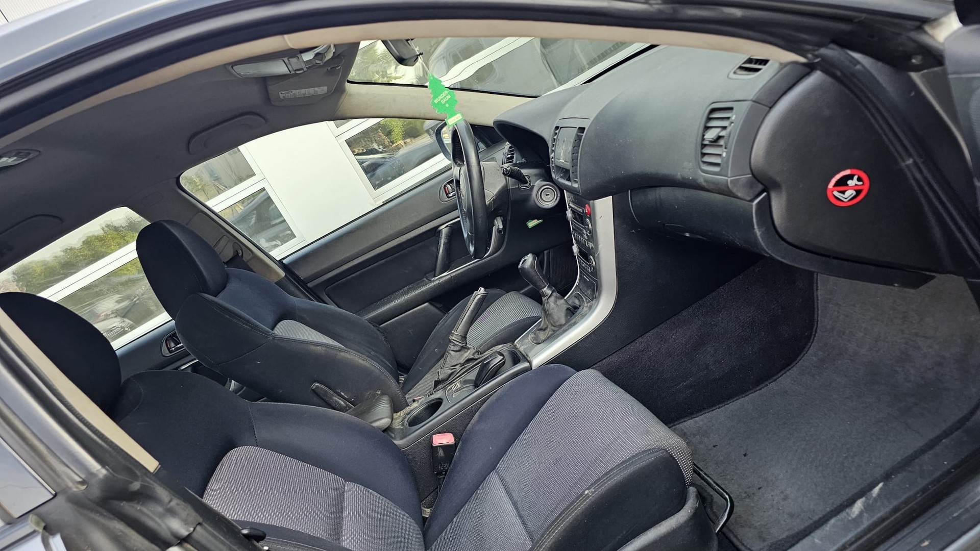 SUBARU Legacy 2.0R AWD Swiss-image-10