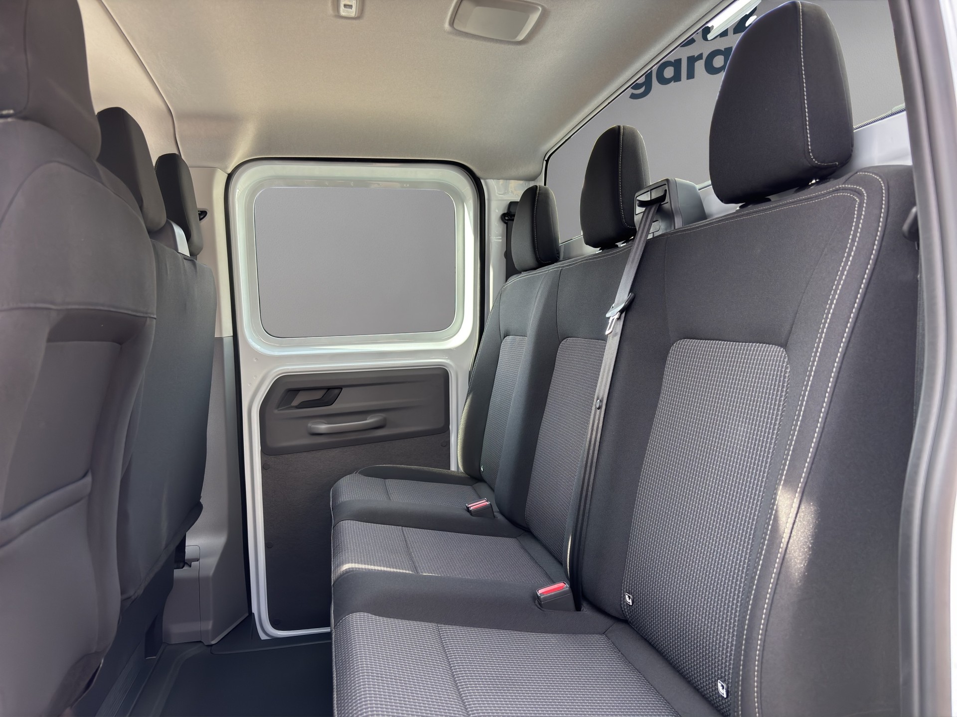 VW Transporter 2.0 TDI Automat 4Motion-image-8