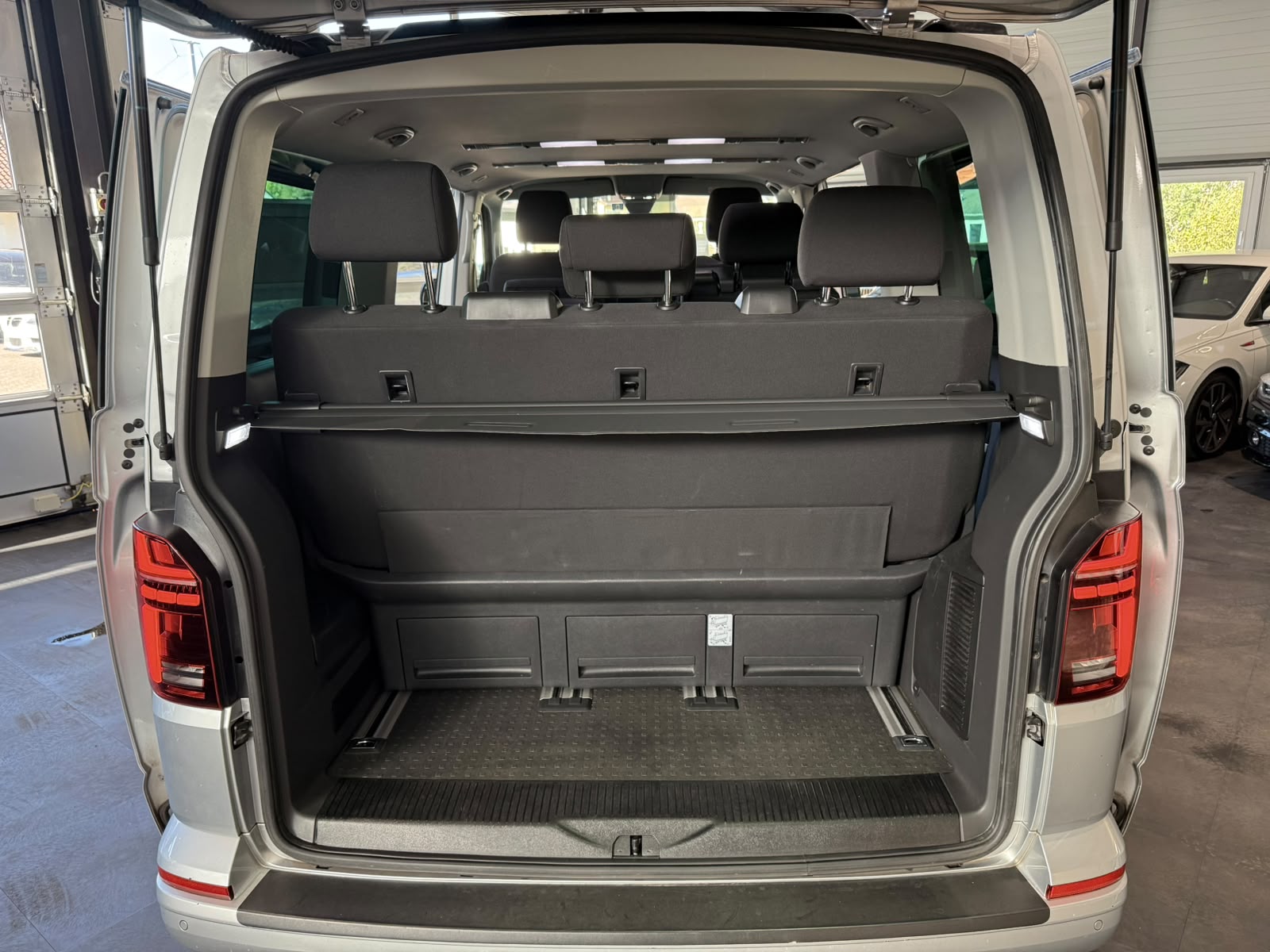 VW T6.1 Multivan 2.0 TDI Comfortline Edition DSG-image-4
