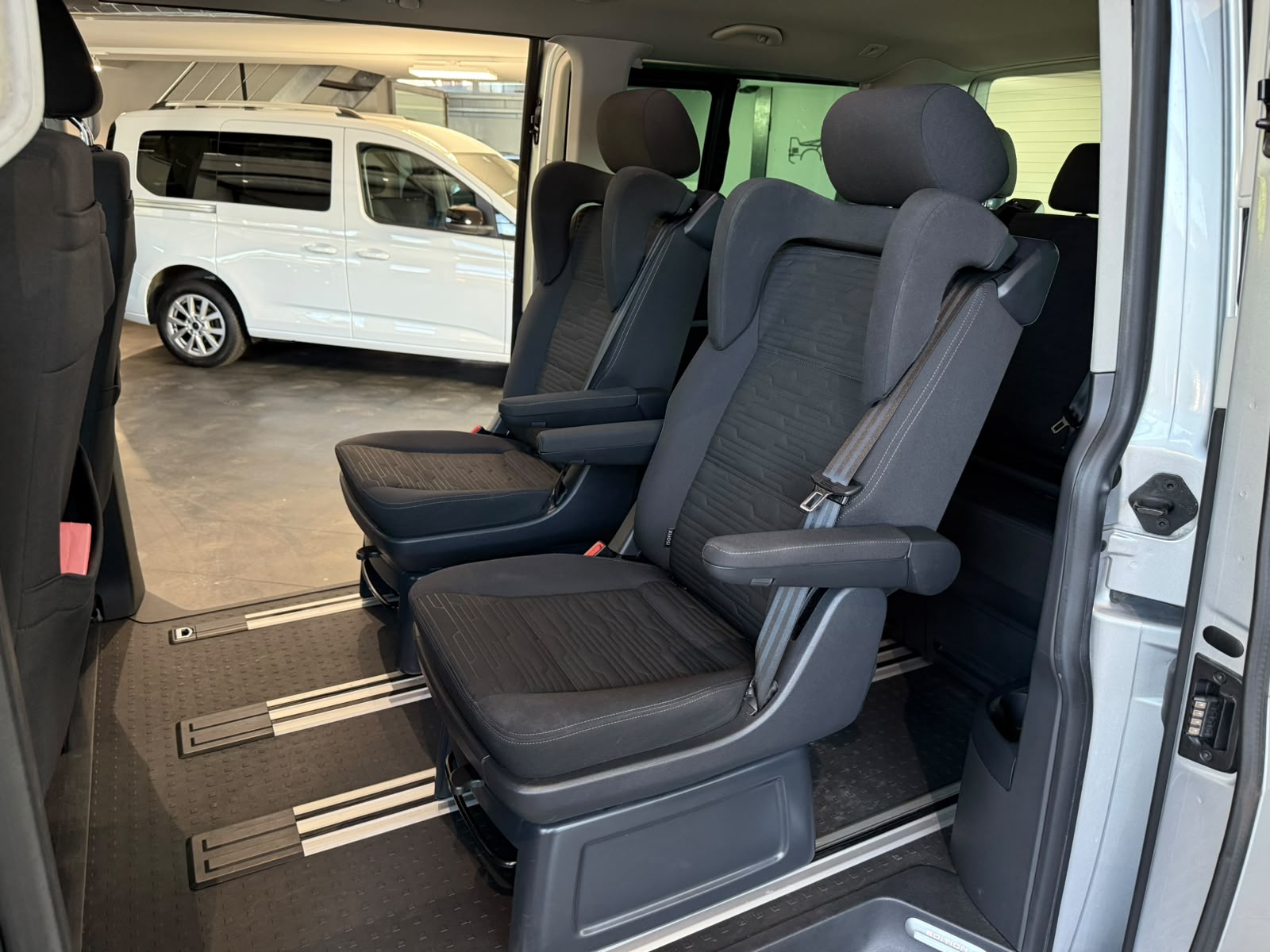 VW T6.1 Multivan 2.0 TDI Comfortline Edition DSG-image-10