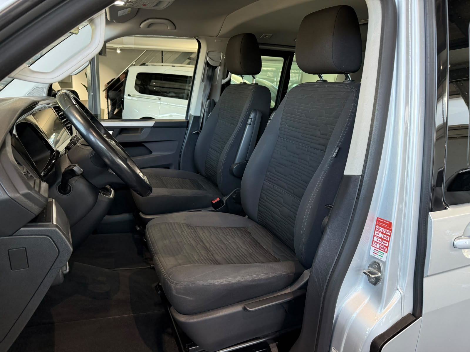 VW T6.1 Multivan 2.0 TDI Comfortline Edition DSG-image-9