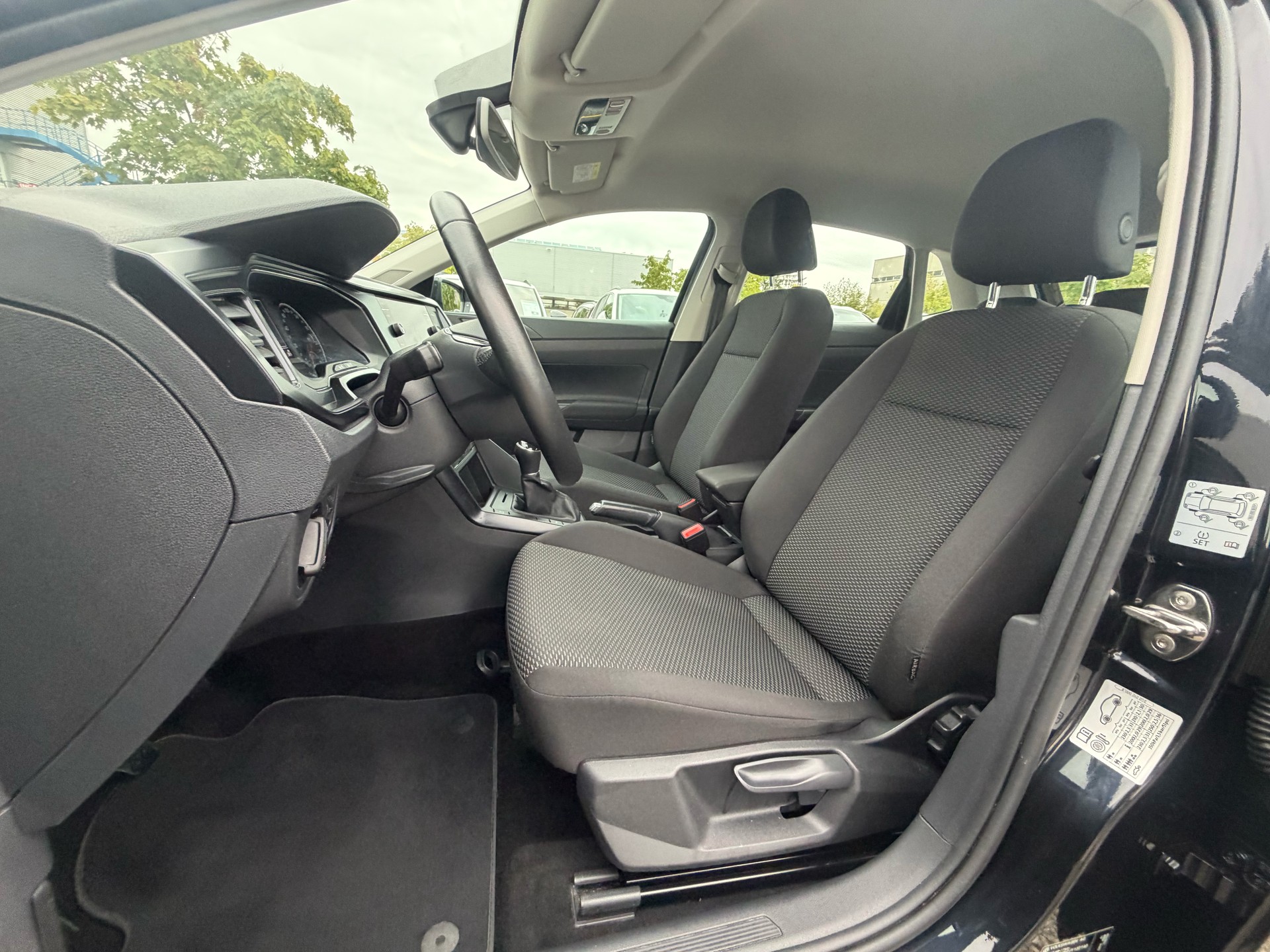 VW Polo 1.0 BMT Trendline-image-8