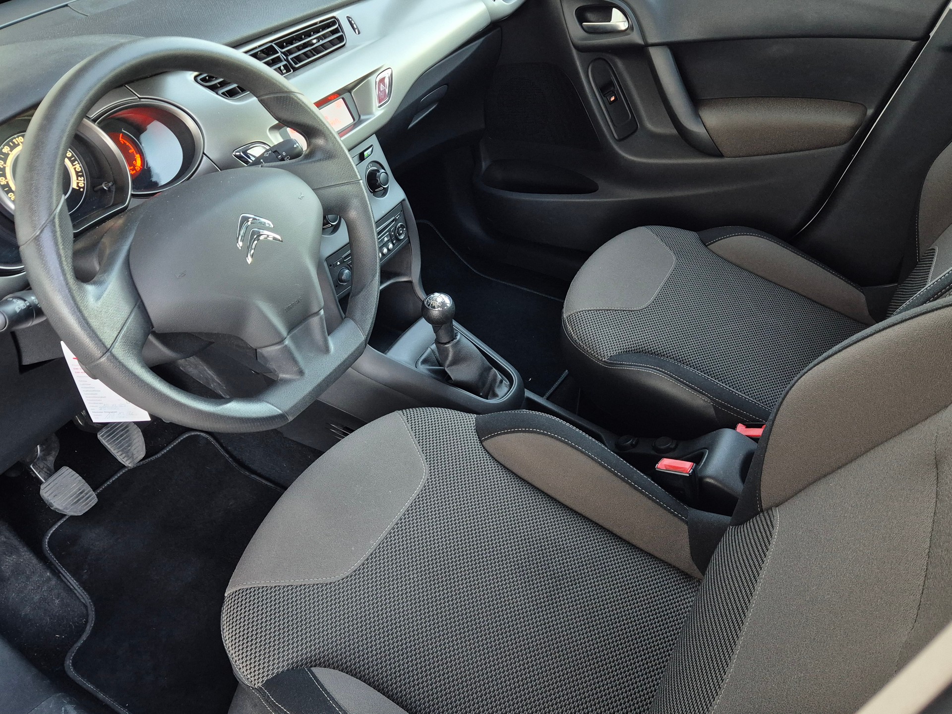 CITROEN C3 1.2i Séduction-image-11