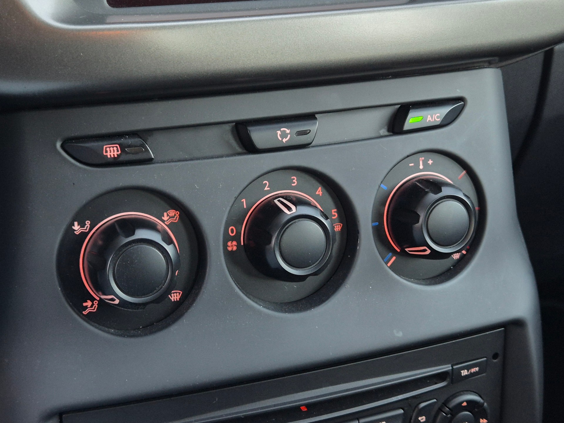 CITROEN C3 1.2i Séduction-image-17